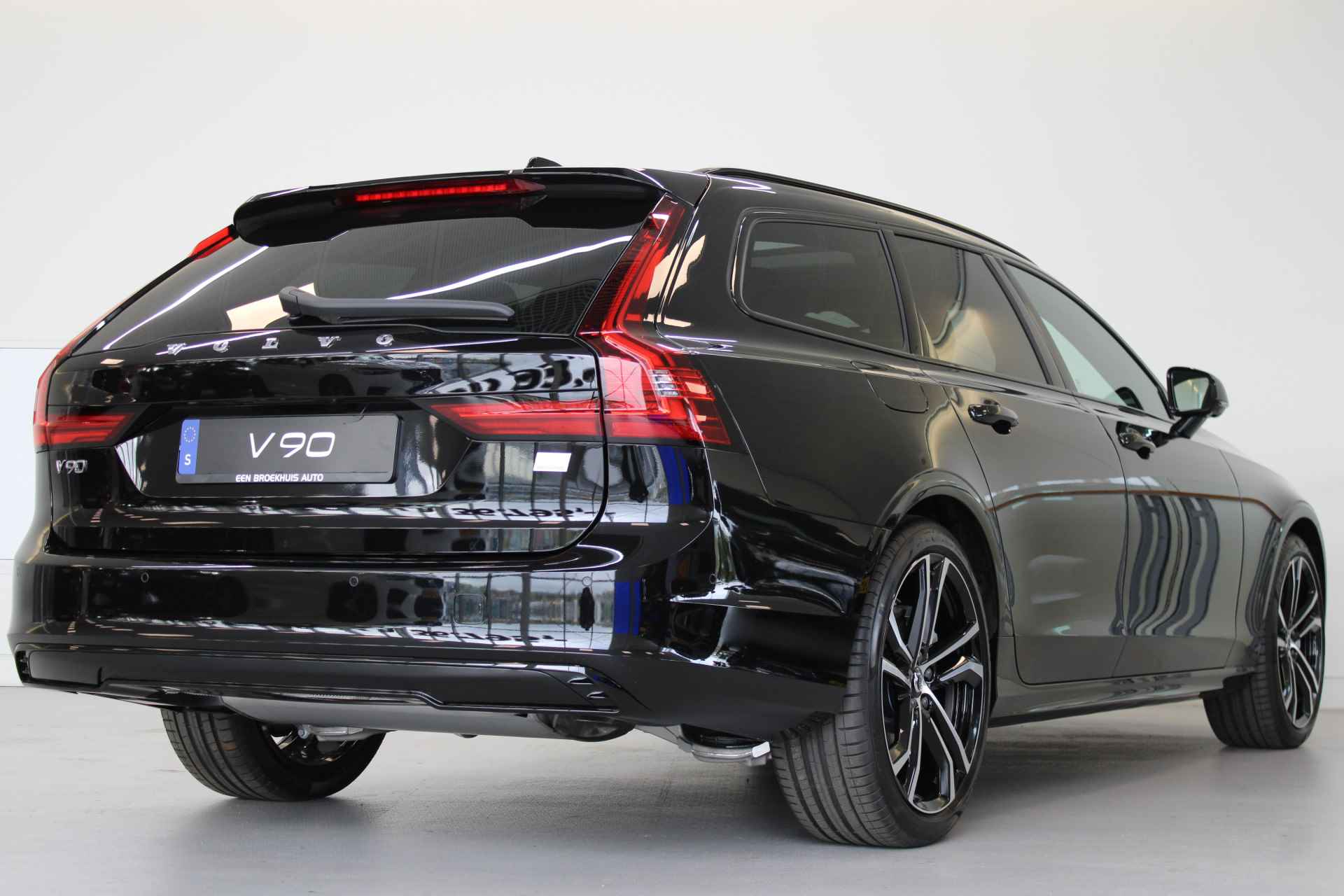 Volvo V90 T8 455PK Long Range Ultimate Dark | Full Option | Luchtvering | Bowers & Wilkins | HUD | 360º view - 3/91