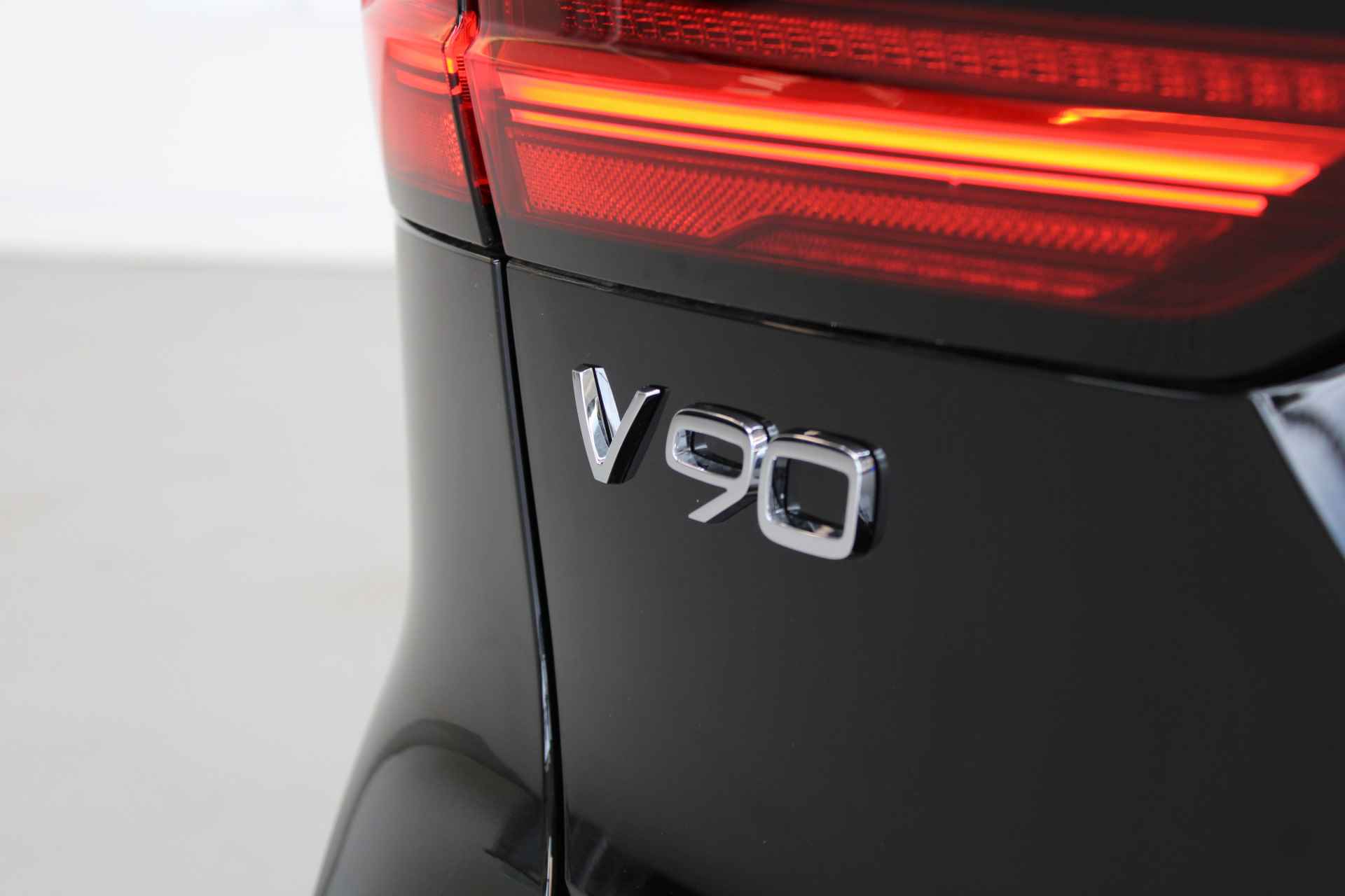 Volvo V90 T8 455PK Long Range Ultimate Dark | Full Option | Luchtvering | Bowers & Wilkins | HUD | 360º view - 84/91
