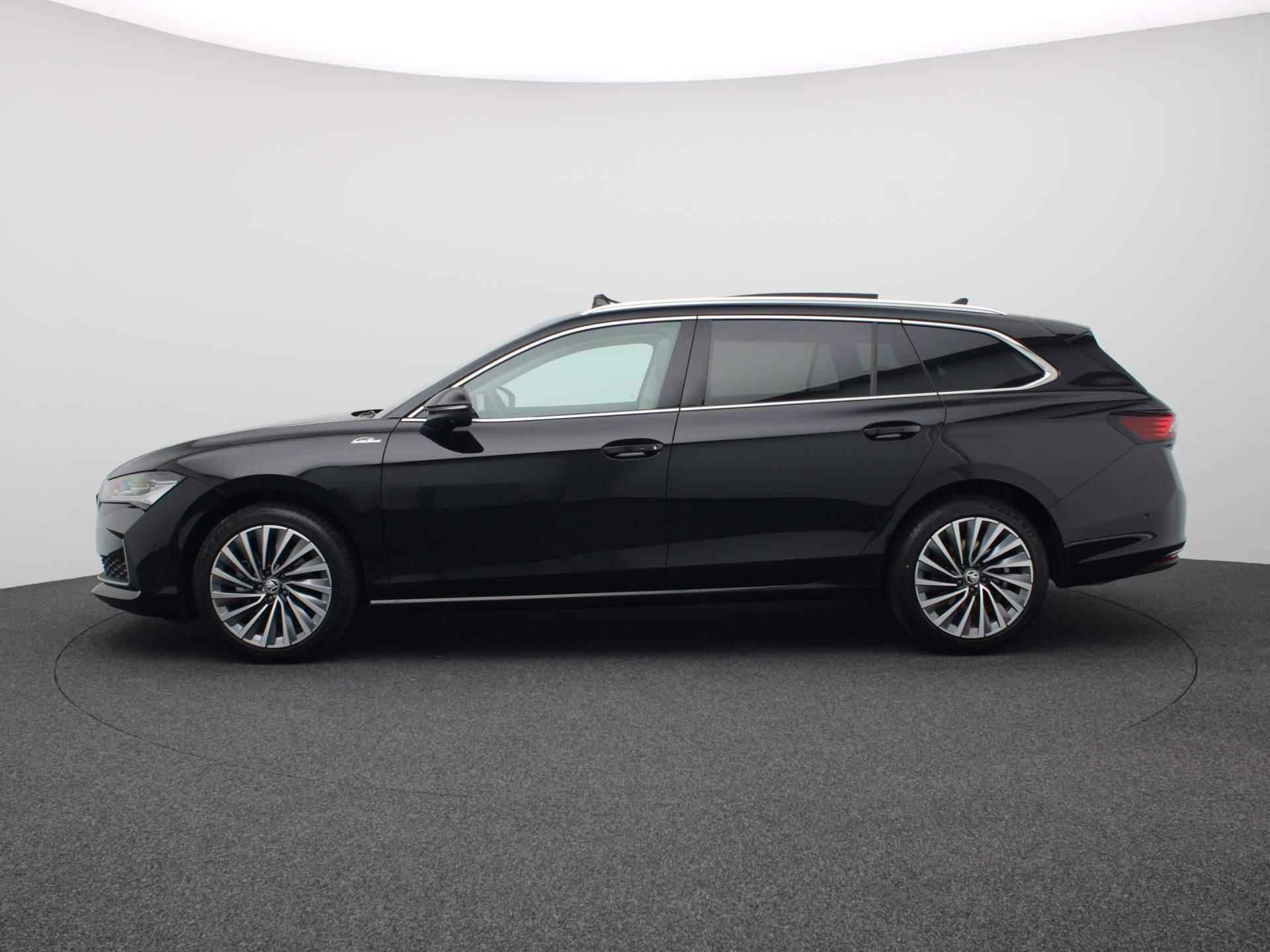 Skoda Superb Combi 1.5 TSI MHEV Laurin & Klement 150PK DSG Pano-Schuifdak, Head-Up Display, Canton Audio, 360gr. Camera, Side Assist, Keyless, Winterpakket Plus, Volleder, 18" LM Velgen - 2/55