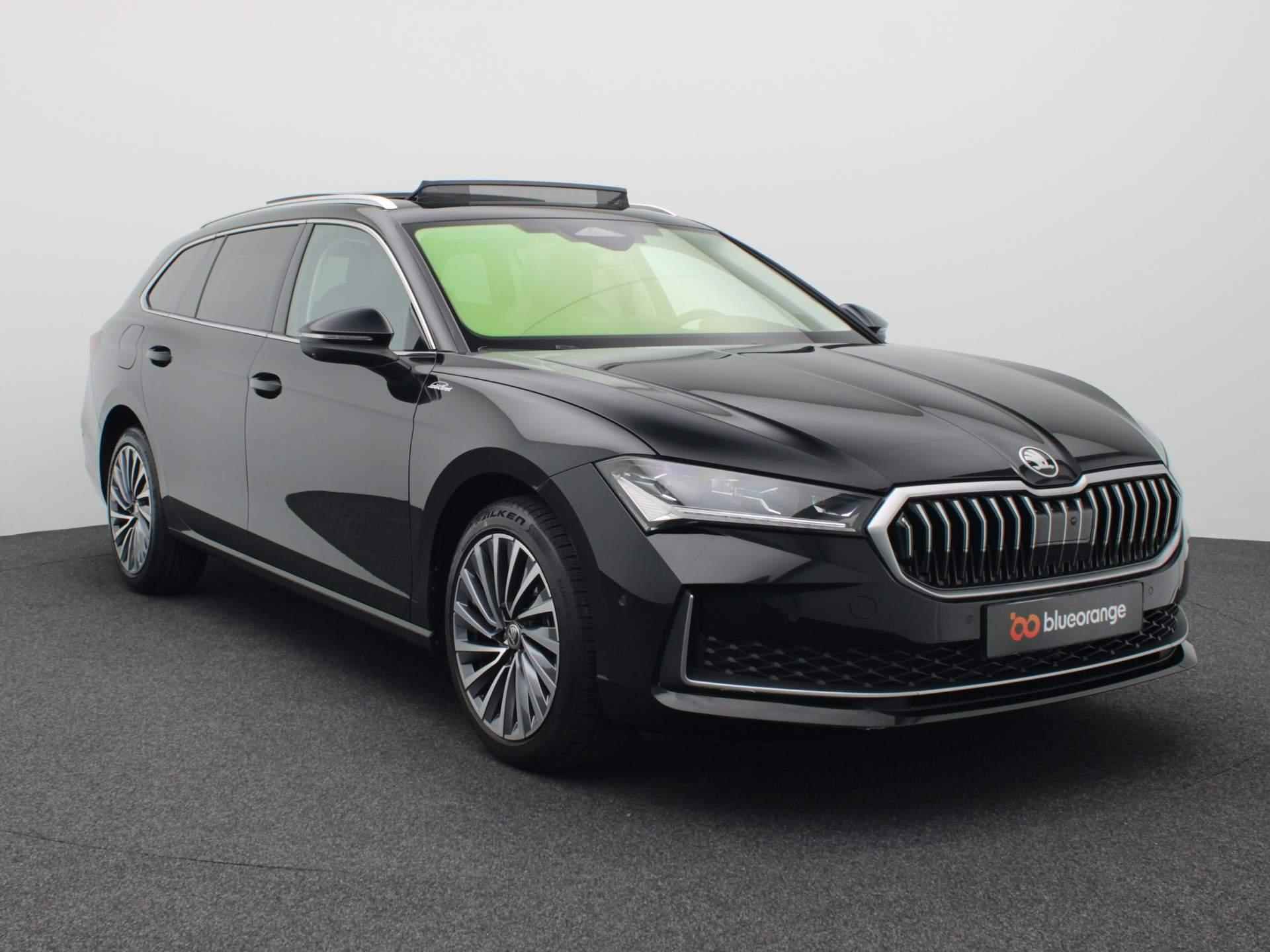 Skoda Superb Combi 1.5 TSI MHEV Laurin & Klement 150PK DSG Pano-Schuifdak, Head-Up Display, Canton Audio, 360gr. Camera, Side Assist, Keyless, Winterpakket Plus, Volleder, 18" LM Velgen - 12/55