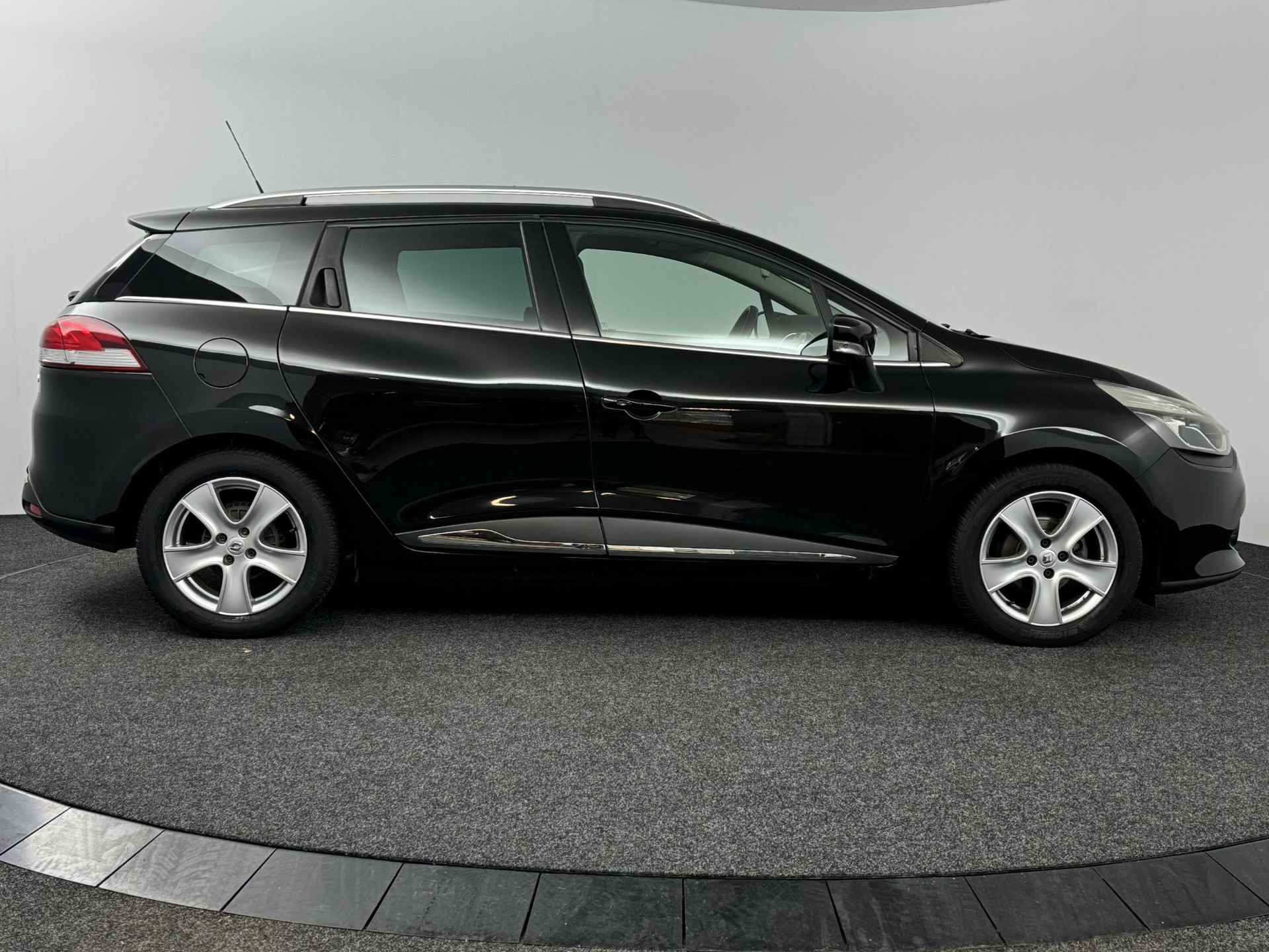 Renault Clio Estate 0.9 TCe 90 Dynamique | Dealer onderhouden | Keyless | Trekhaak | Climate control | Parkeersensoren achter - 10/42