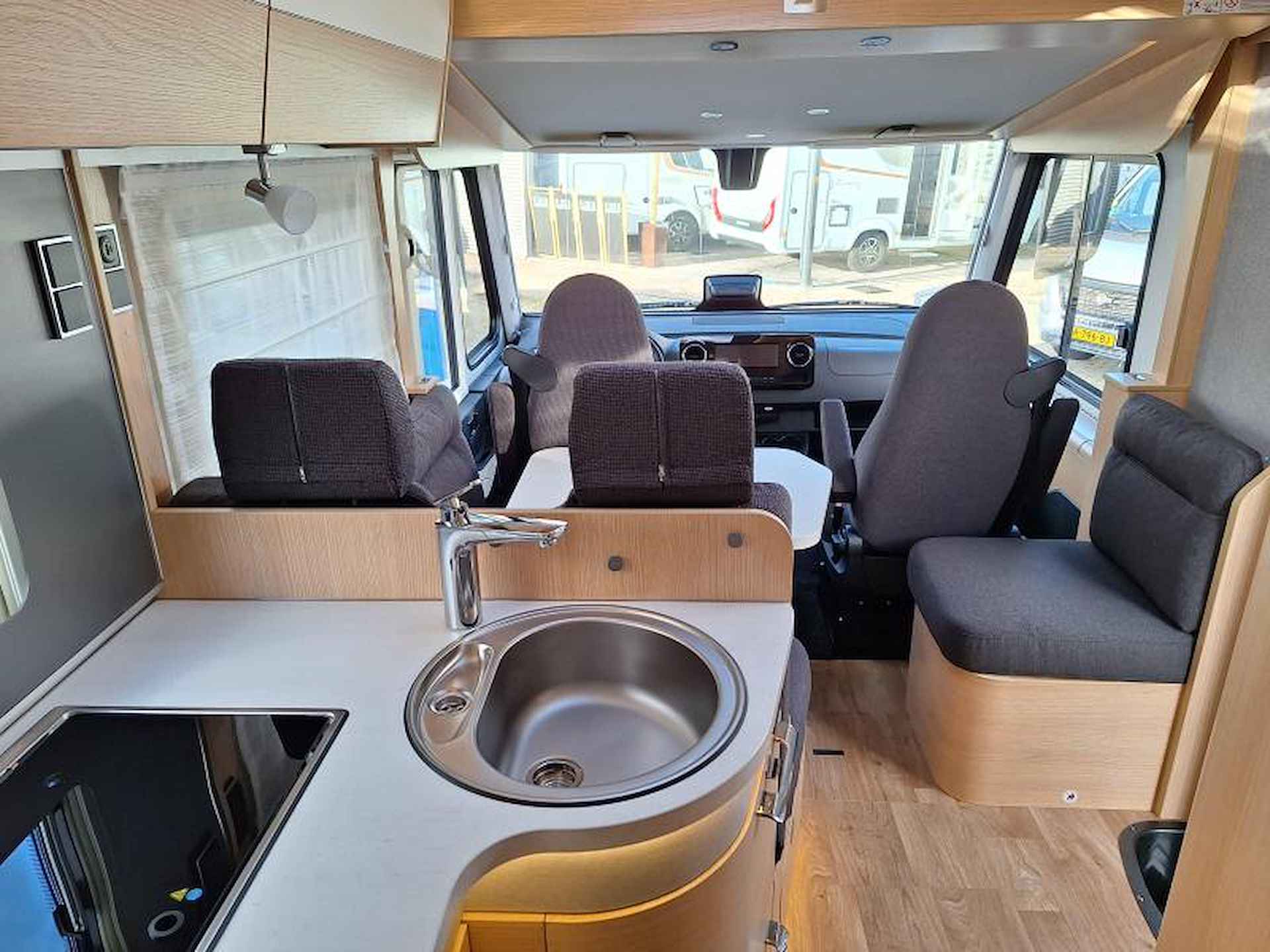 Hymer BMC-I 600 WhiteLine  - 2025 - 9G AUTOMAAT - 6/25