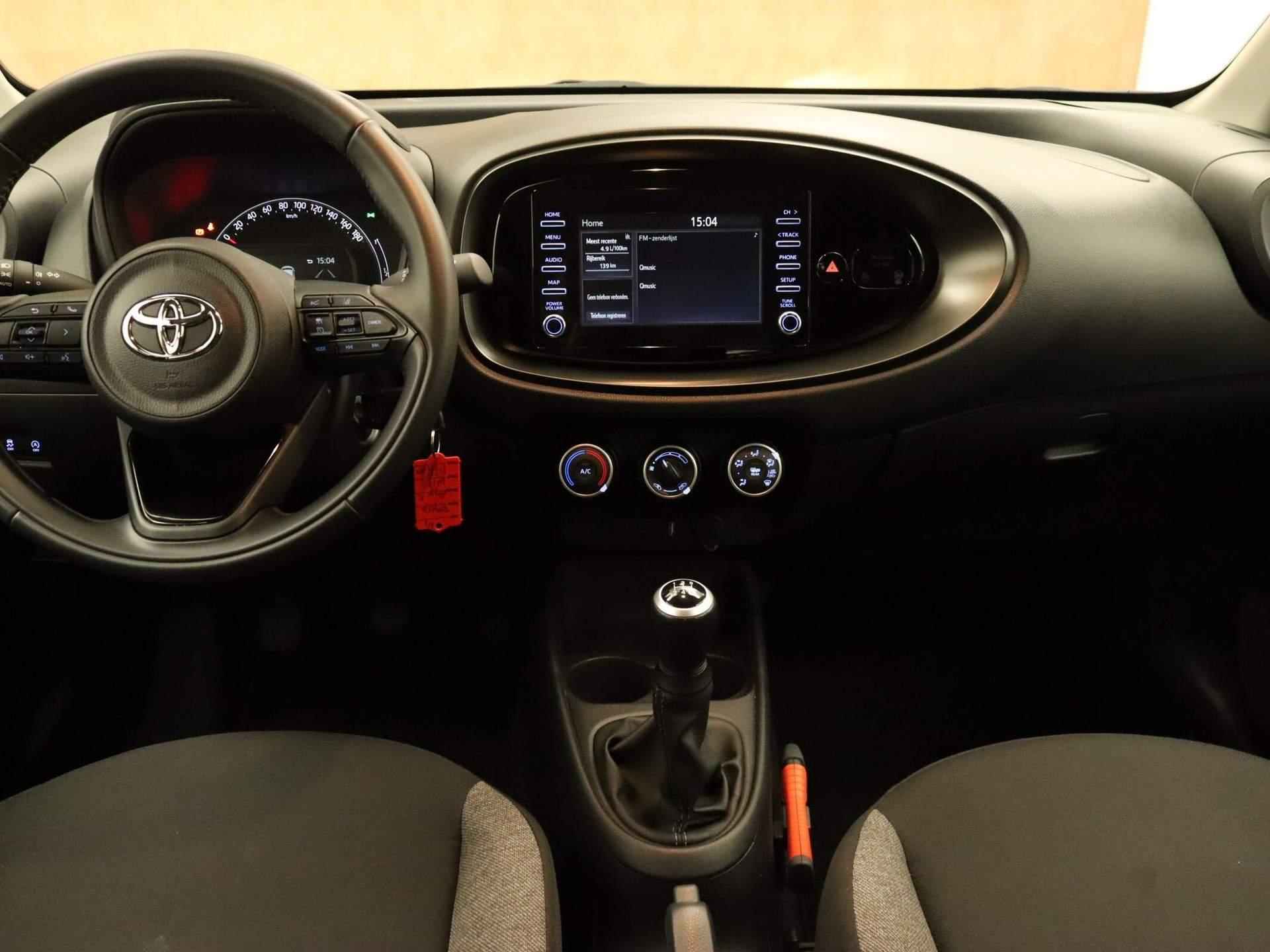 Toyota Aygo X 1.0 VVT-i MT Play - ORIGINEEL NEDERLANDSE AUTO - ADAPTIVE CRUISE CONTROL - ACHTERUITRIJ CAMERA - APPLE CARPLAY/ANDROID AUTO - DAB+ RADIO - MULTIMEDIA VOORBEREIDING - 3/33