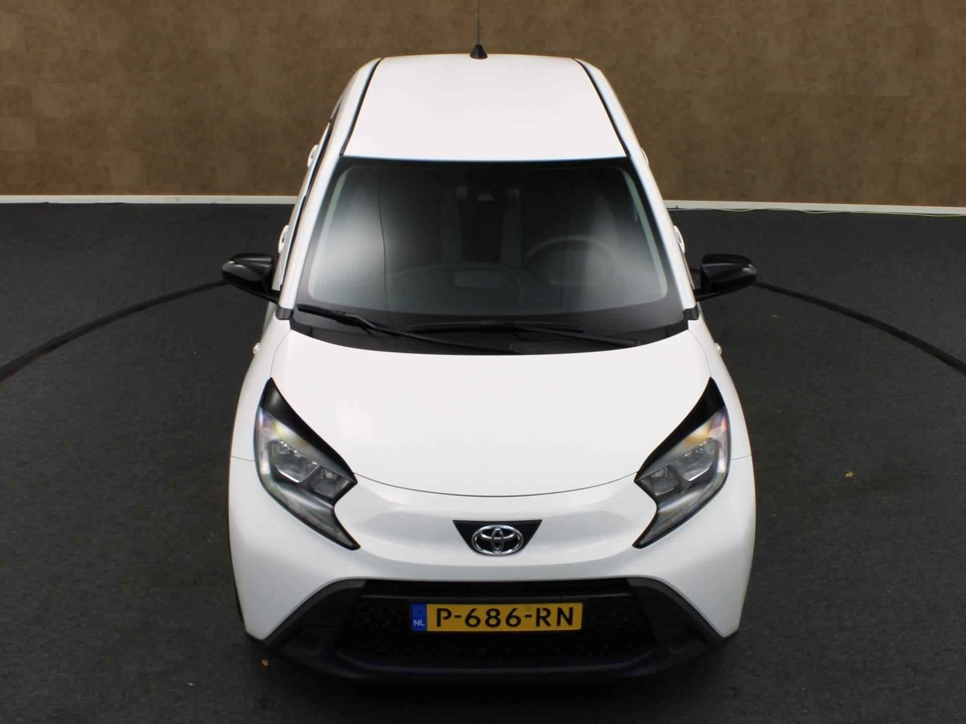 Toyota Aygo X 1.0 VVT-i MT Play - ORIGINEEL NEDERLANDSE AUTO - ADAPTIVE CRUISE CONTROL - ACHTERUITRIJ CAMERA - APPLE CARPLAY/ANDROID AUTO - DAB+ RADIO - MULTIMEDIA VOORBEREIDING - 14/33