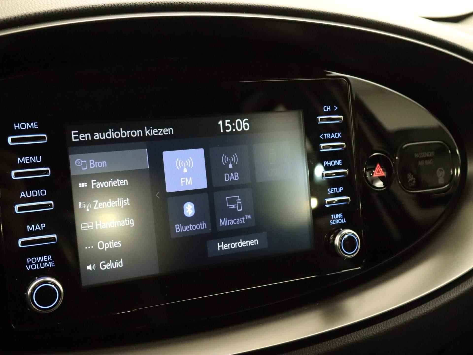 Toyota Aygo X 1.0 VVT-i MT Play - ORIGINEEL NEDERLANDSE AUTO - ADAPTIVE CRUISE CONTROL - ACHTERUITRIJ CAMERA - APPLE CARPLAY/ANDROID AUTO - DAB+ RADIO - MULTIMEDIA VOORBEREIDING - 26/33