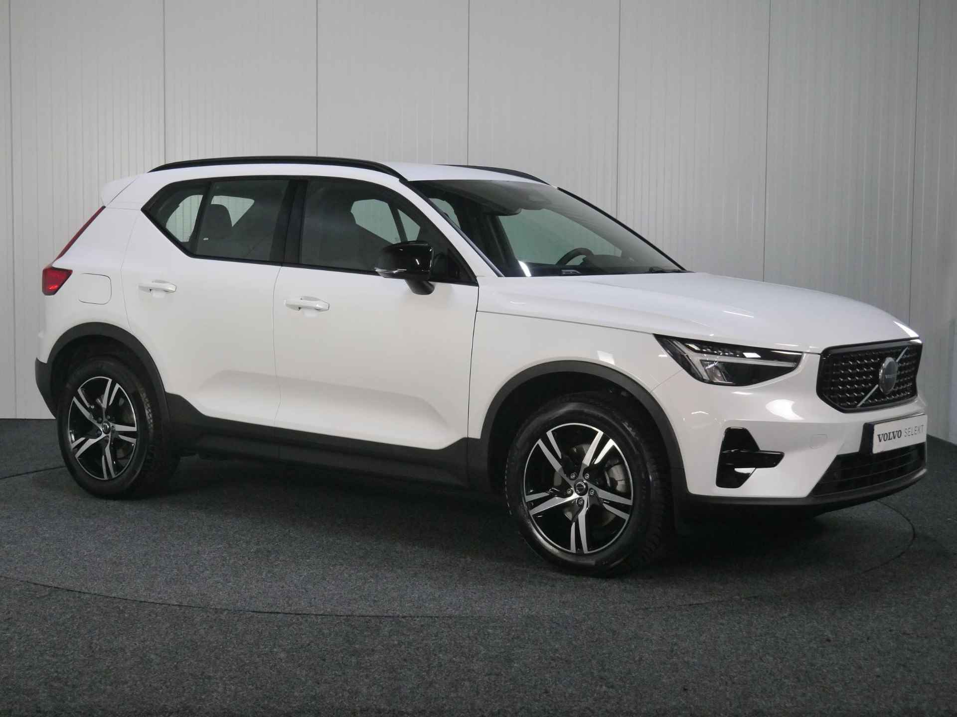 Volvo XC40 B4 AUT7 197PK Plus Dark, Adaptieve Cruise Control, Pilot Assist, Harman/Kardon Audiosysteem, DAB+, Grootlicht assistent, Keyless entry/ start, Verwarmbare Voorruit, Trekhaak - 10/47