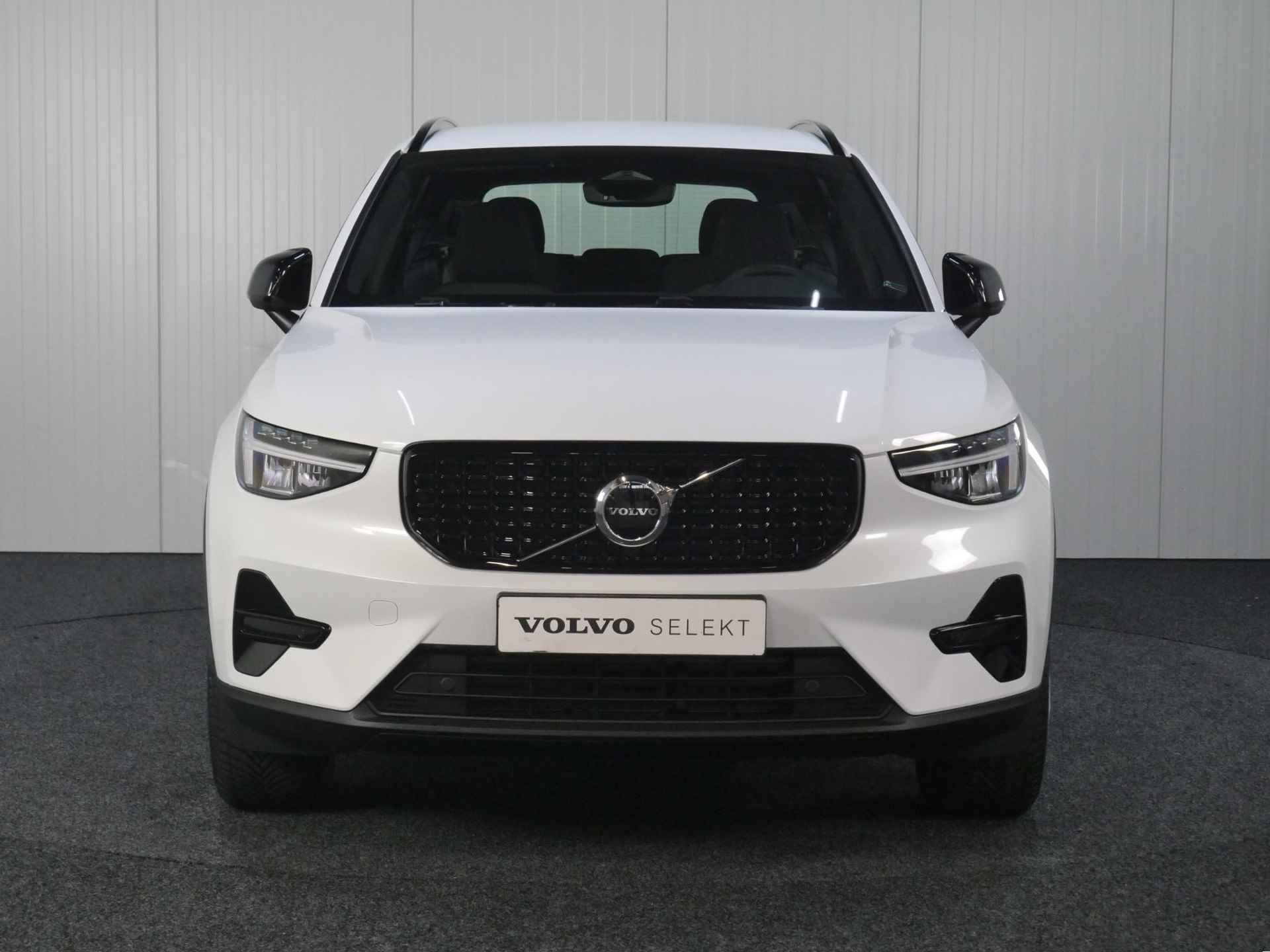 Volvo XC40 B4 AUT7 197PK Plus Dark, Adaptieve Cruise Control, Pilot Assist, Harman/Kardon Audiosysteem, DAB+, Grootlicht assistent, Keyless entry/ start, Verwarmbare Voorruit, Trekhaak - 11/47