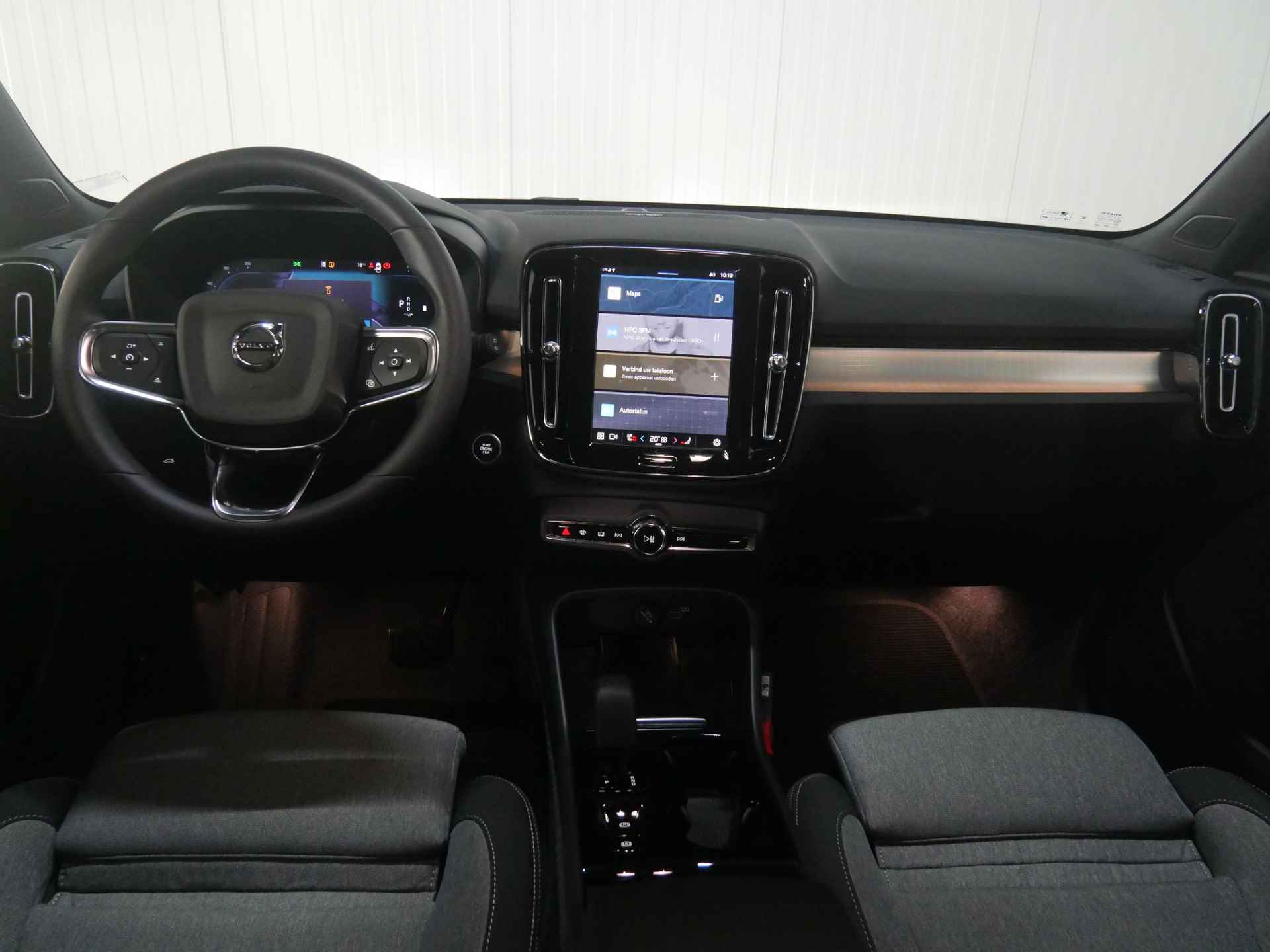 Volvo XC40 B4 AUT7 197PK Plus Dark, Adaptieve Cruise Control, Pilot Assist, Harman/Kardon Audiosysteem, DAB+, Grootlicht assistent, Keyless entry/ start, Verwarmbare Voorruit, Trekhaak - 23/47