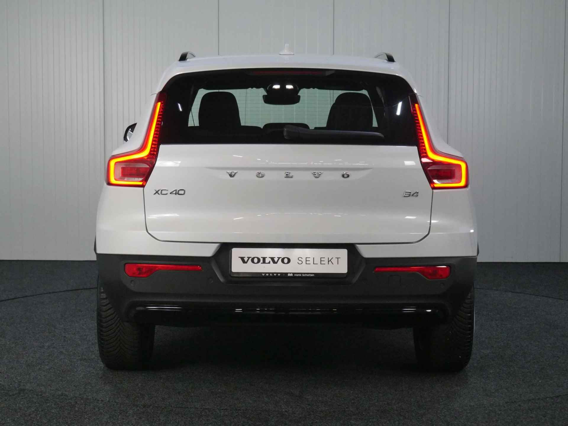 Volvo XC40 B4 AUT7 197PK Plus Dark, Adaptieve Cruise Control, Pilot Assist, Harman/Kardon Audiosysteem, DAB+, Grootlicht assistent, Keyless entry/ start, Verwarmbare Voorruit, Trekhaak - 5/47