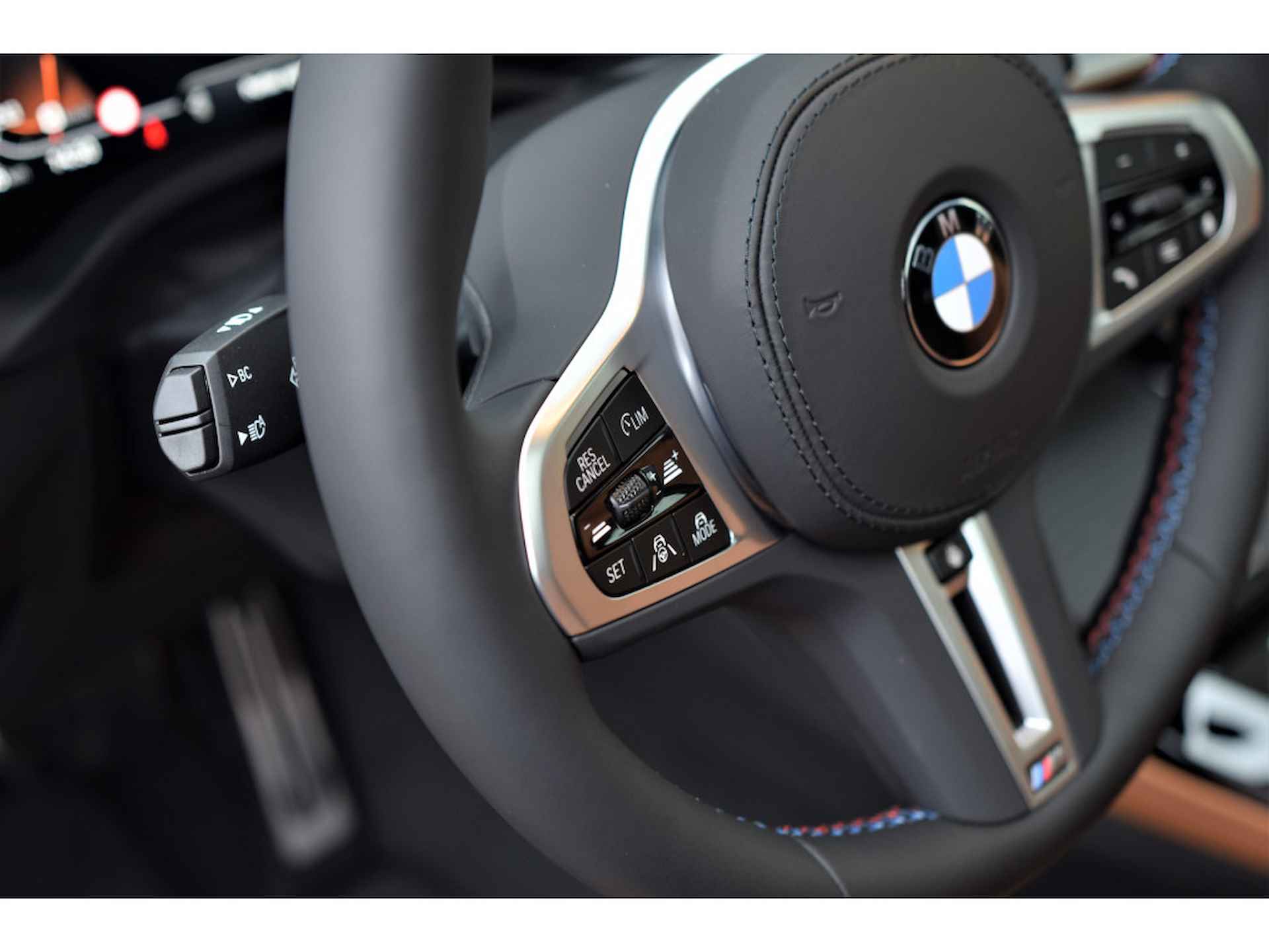 BMW X4 M40i High Executive Automaat / Panoramadak / Trekhaak / Laserlight / Parking Assistant Plus / Head-Up / Driving Assistant Professional / Comfort Access - 25/36