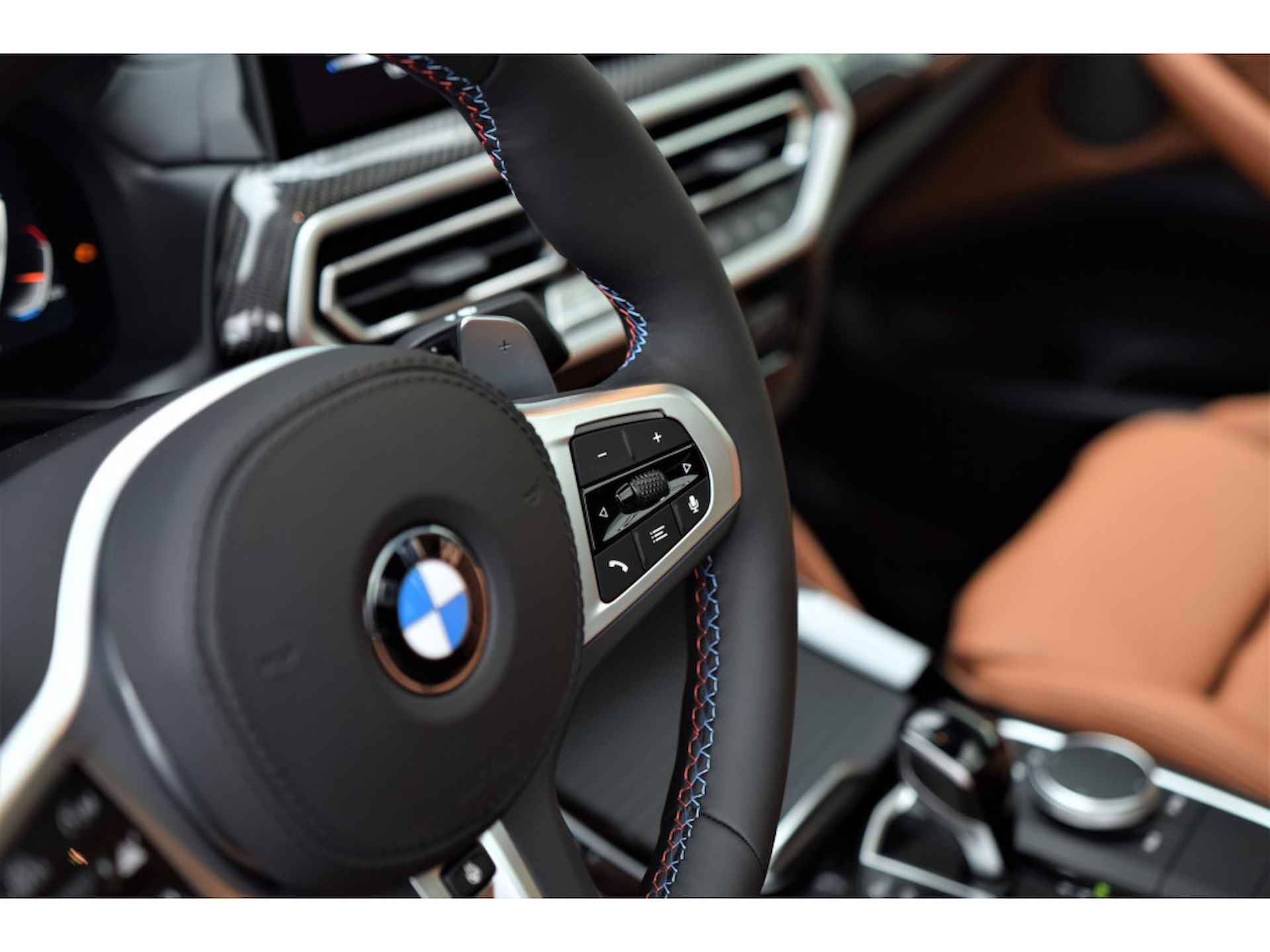 BMW X4 M40i High Executive Automaat / Panoramadak / Trekhaak / Laserlight / Parking Assistant Plus / Head-Up / Driving Assistant Professional / Comfort Access - 32/36