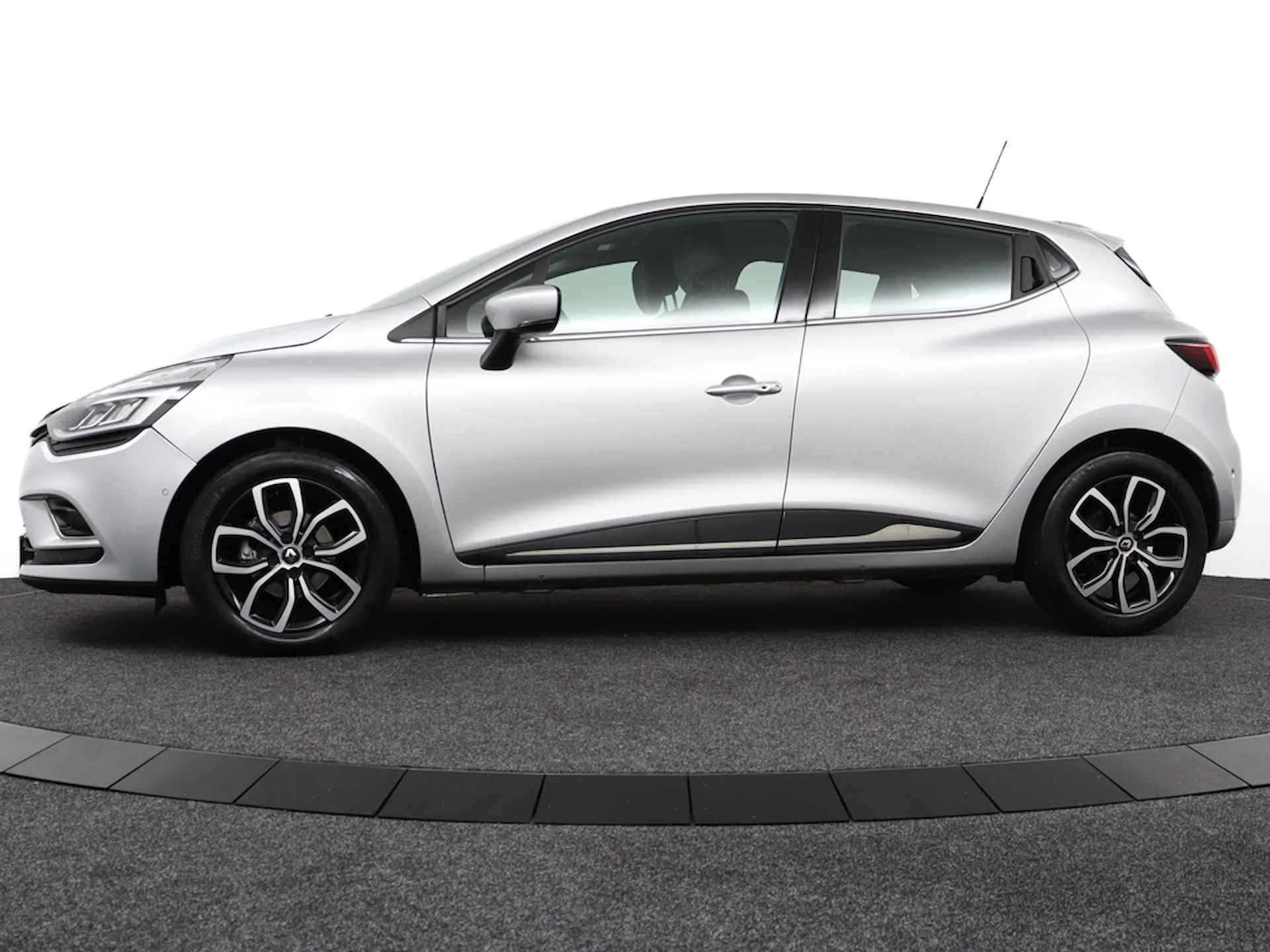 Renault Clio 1.5 DCI ECOLEADER INTENS ECC/CRUISE/NAV/CAMERA/KEYLESS.ENTRY/PARK.SENS/LMV - 9/41