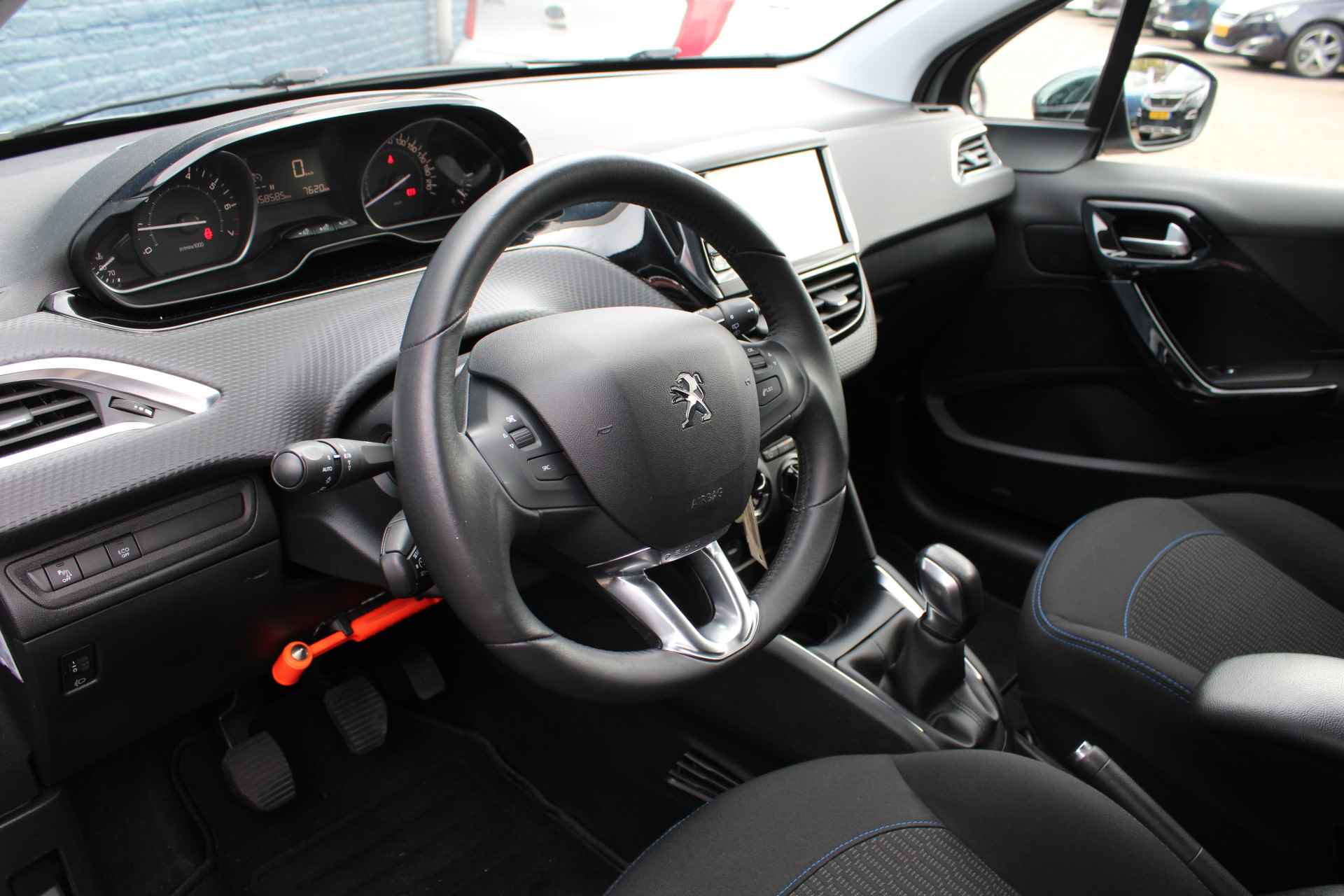 Peugeot 208 5drs 1.2 PureTech Signature | Navigatie | Lichtmetaal | Spoiler | Parkeersensoren | - 20/32