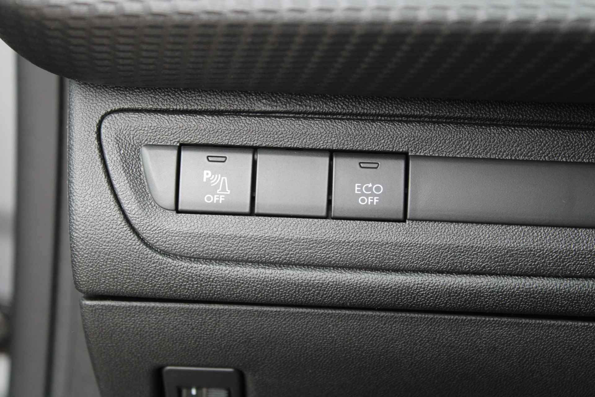 Peugeot 208 5drs 1.2 PureTech Signature | Navigatie | Lichtmetaal | Spoiler | Parkeersensoren | - 21/32