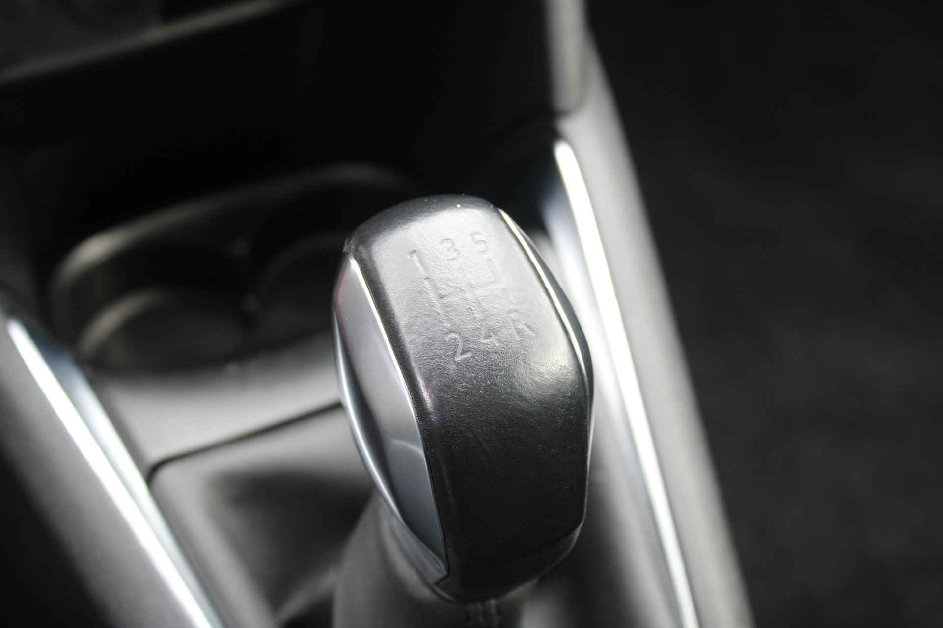 Peugeot 208 5drs 1.2 PureTech Signature | Navigatie | Lichtmetaal | Spoiler | Parkeersensoren | - 24/32