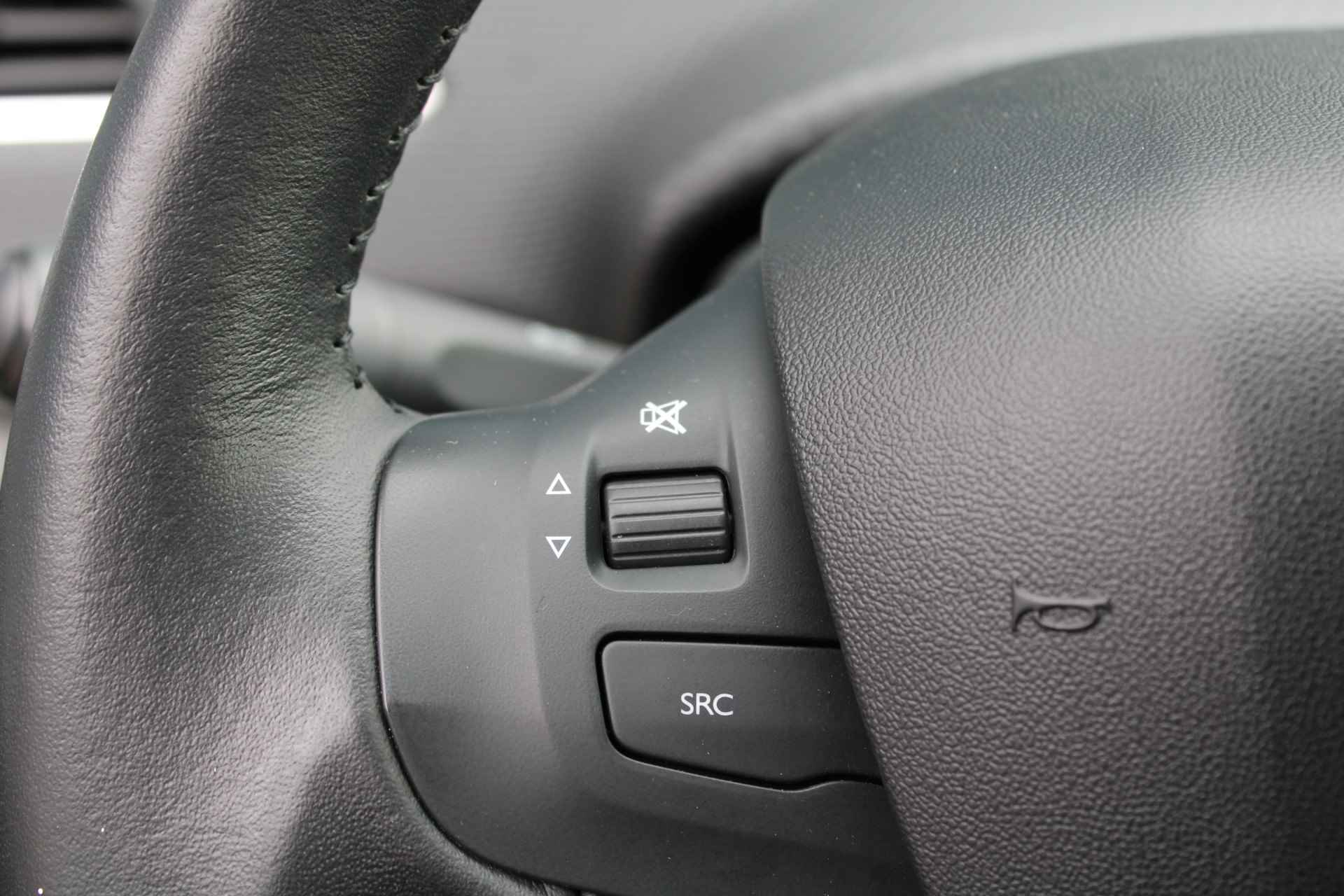 Peugeot 208 5drs 1.2 PureTech Signature | Navigatie | Lichtmetaal | Spoiler | Parkeersensoren | - 28/32