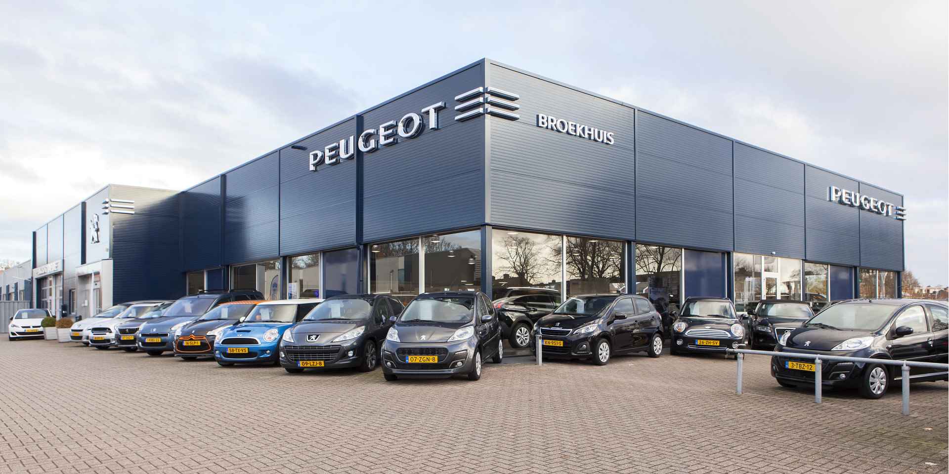 Peugeot 208 5drs 1.2 PureTech Signature | Navigatie | Lichtmetaal | Spoiler | Parkeersensoren | - 30/32