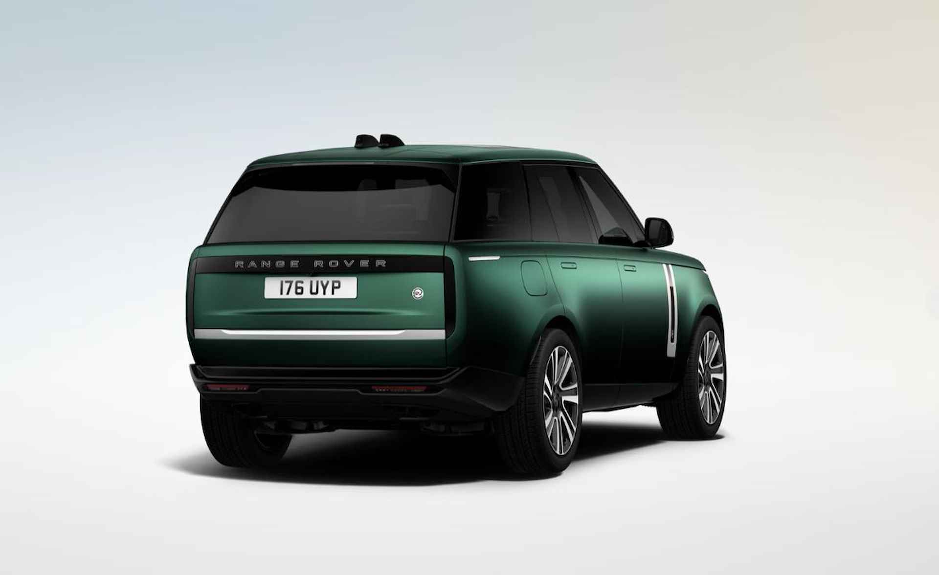 Land Rover Range Rover 3.0 P550e SV PHEV | British Racing Green Satin | Caraway | Tailgate Event Suite - 3/17