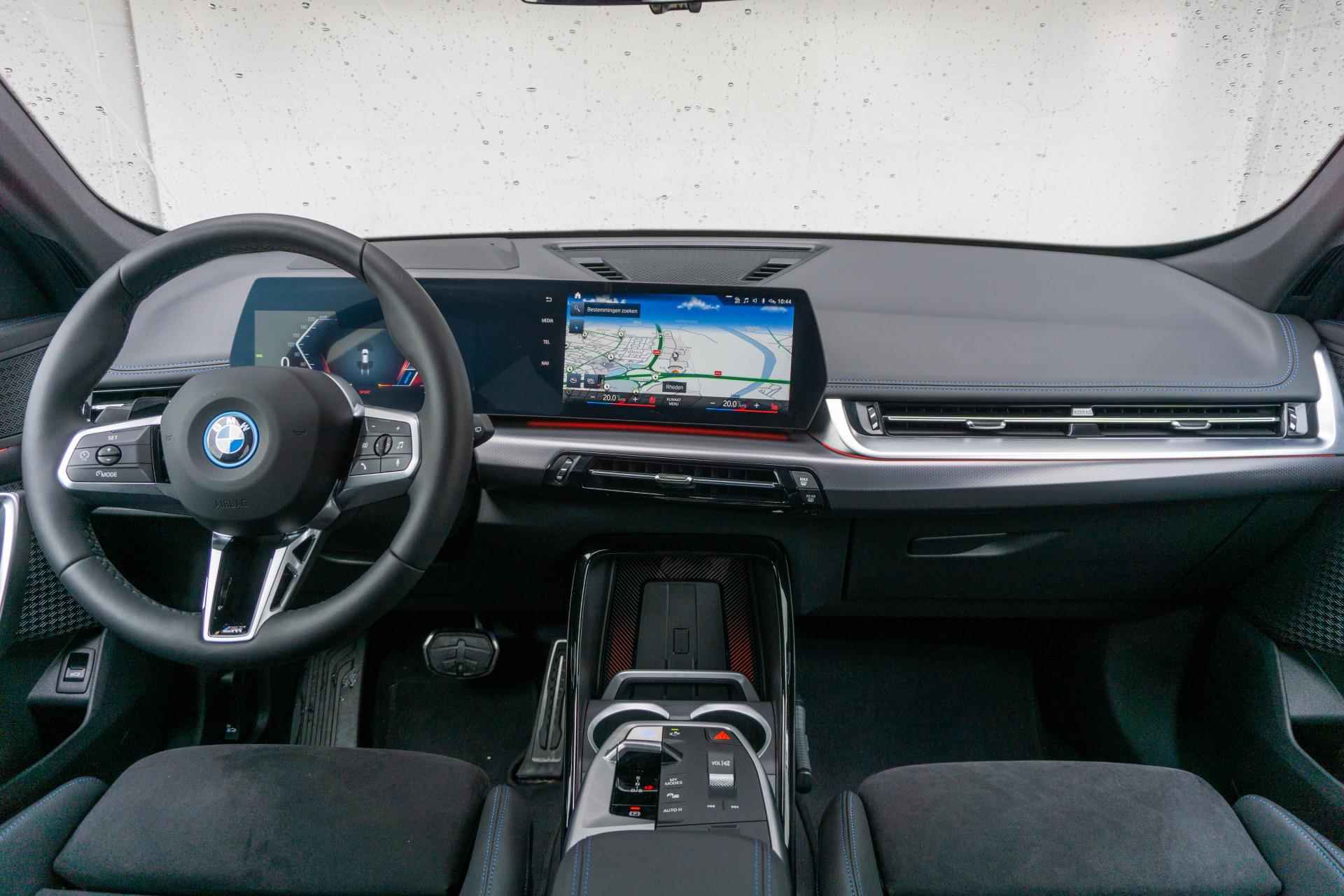 BMW iX1 xDrive30 High Executive M Sportpakket / BMW Head-Up Display / Elektrisch verwarmde voorstoelen / Stuurwielrand verwarmd | Showroom Sale - 9/60