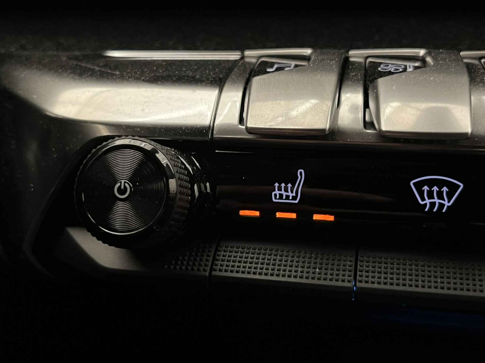 Peugeot 3008 1.2 130pk EAT8 Automaat Allure Pack Business | Navigatie | Climate | Cruise | Keyless | Camera | LED | 18" LMV | Stoelverwarming - 8/48