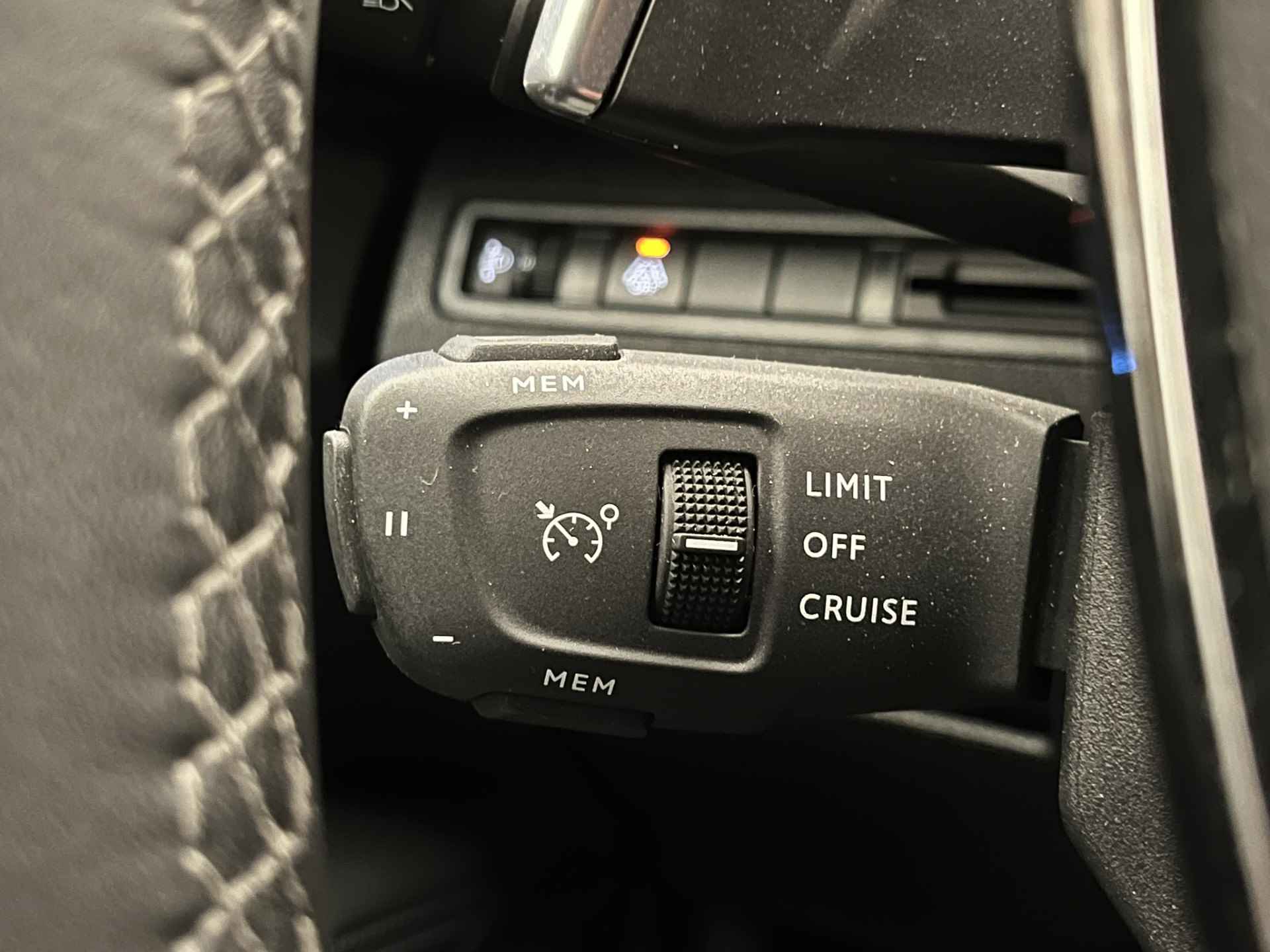 Peugeot 3008 1.2 130pk EAT8 Automaat Allure Pack Business | Navigatie | Climate | Cruise | Keyless | Camera | LED | 18" LMV | Stoelverwarming - 9/48