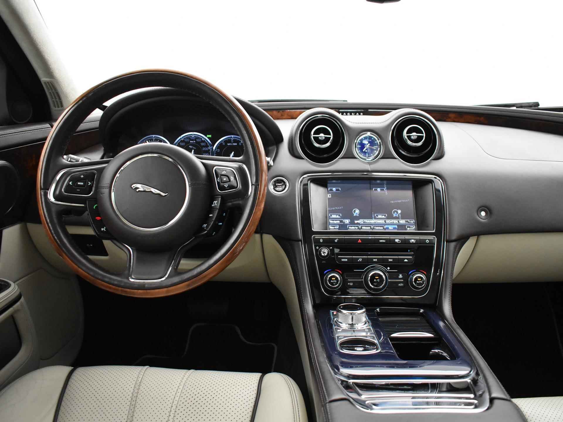 Jaguar XJ 5.0 V8 PORTFOLIO LWB + BOWERS & WILKINS / PANORAMA / MASSAGE - 4/43