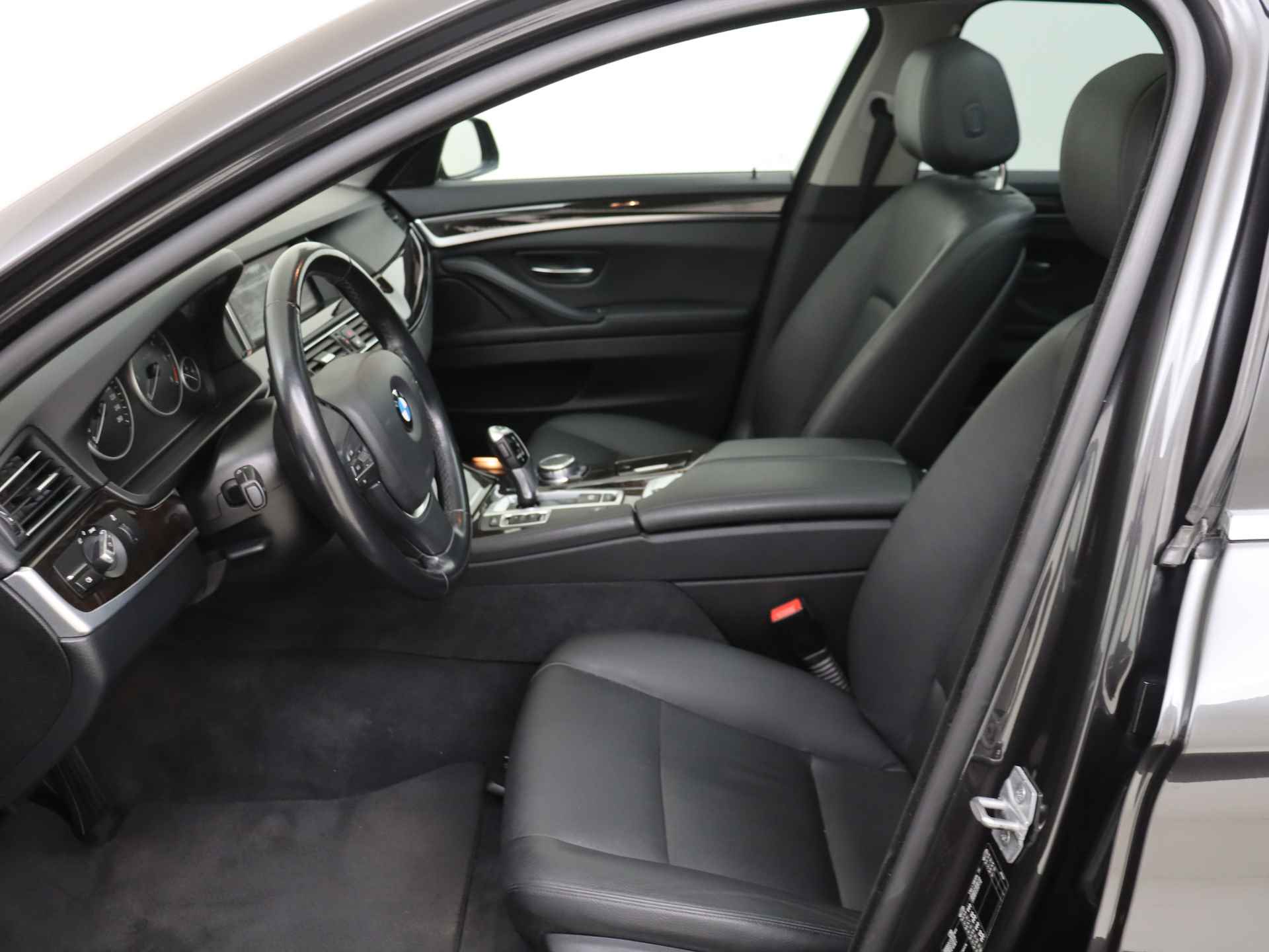 BMW 5 Serie Touring 518d High Executive Automaat | Panorama dak | Leder | Navigatie - 10/35