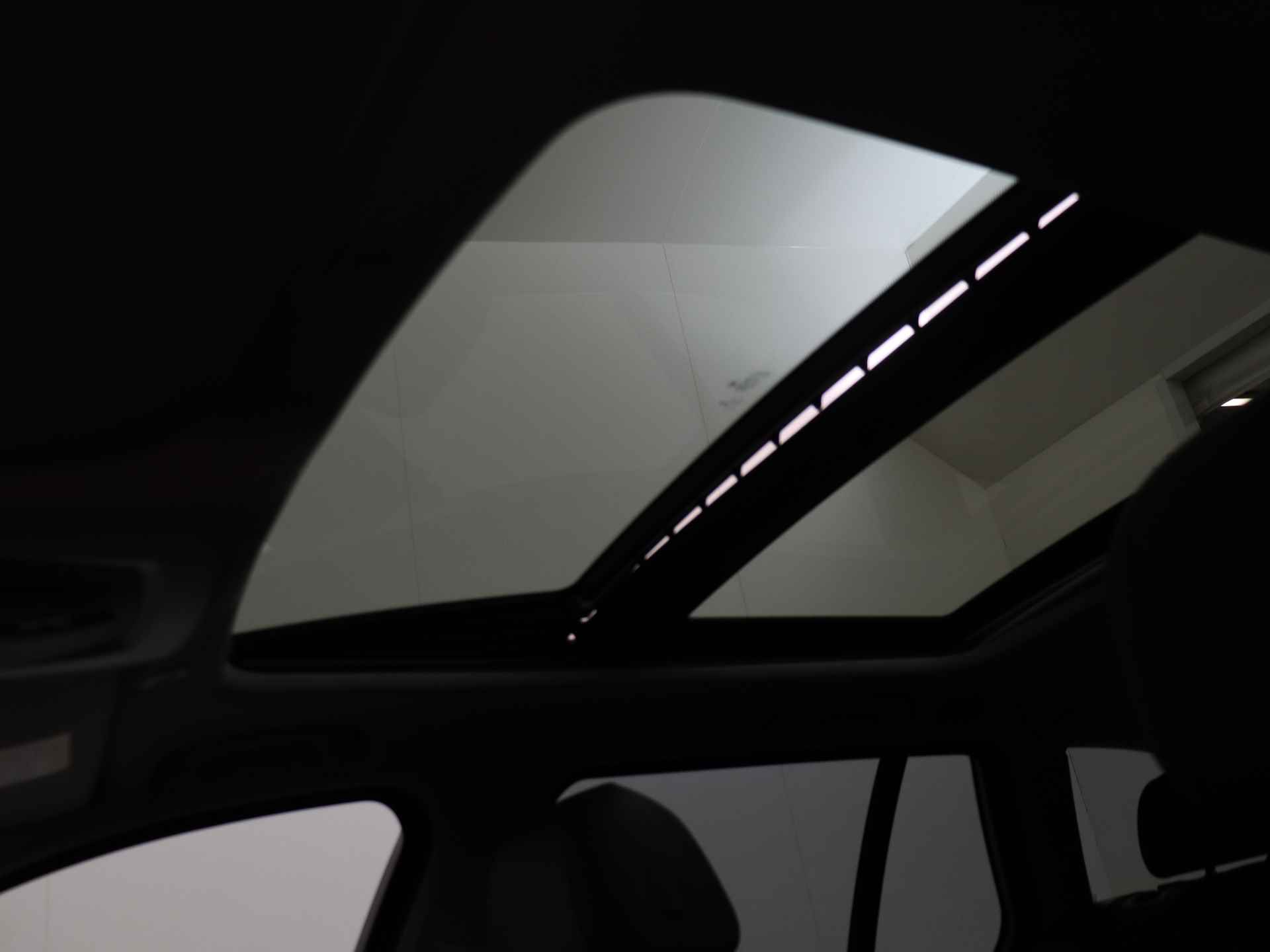 BMW 5 Serie Touring 518d High Executive Automaat | Panorama dak | Leder | Navigatie - 30/35