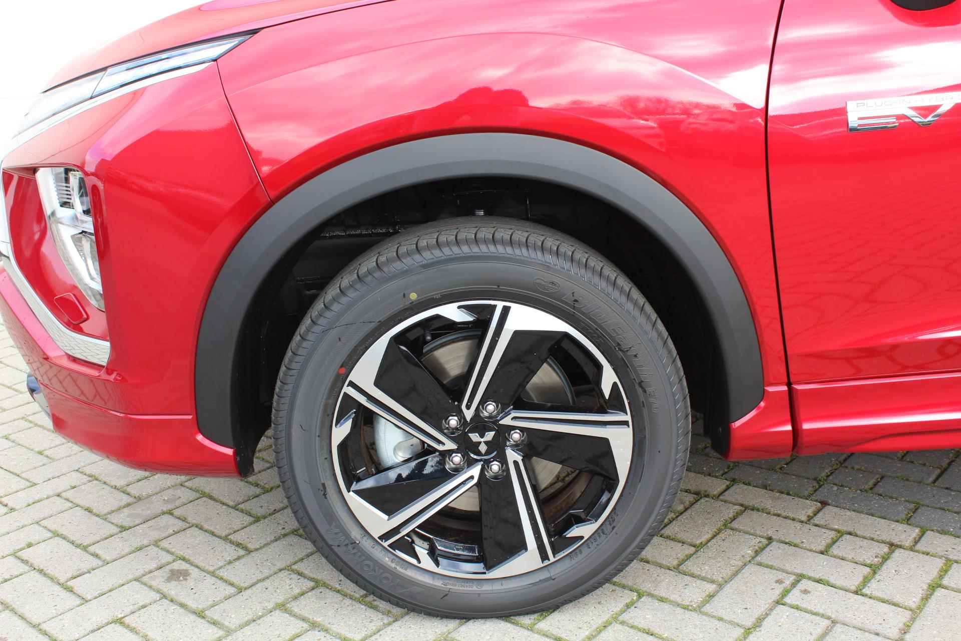 Mitsubishi Eclipse Cross 2.4 PHEV Executive / Climate & (Adaptieve) Cruise Control / Elektrisch Verstelbare Bestuurderstoel / Navigatie / Stoel- & Stuurverwarming / 360 Graden Camera / 1.500 KG Trekgewicht / - 18/42