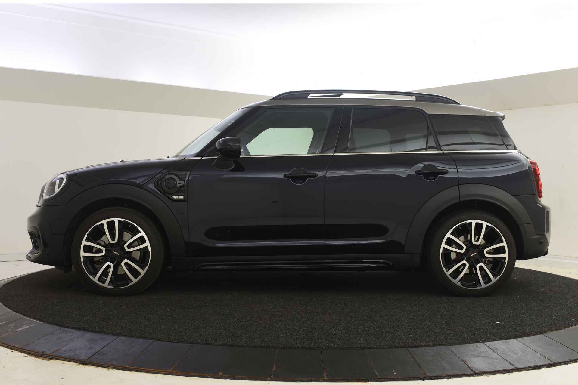 MINI Countryman Cooper SE ALL4 JCW Automaat / Premium Plus Pakket / Panoramadak / Achteruitrijcamera / Comfort Access / Active Cruise Control / LED / Head-Up - 4/48