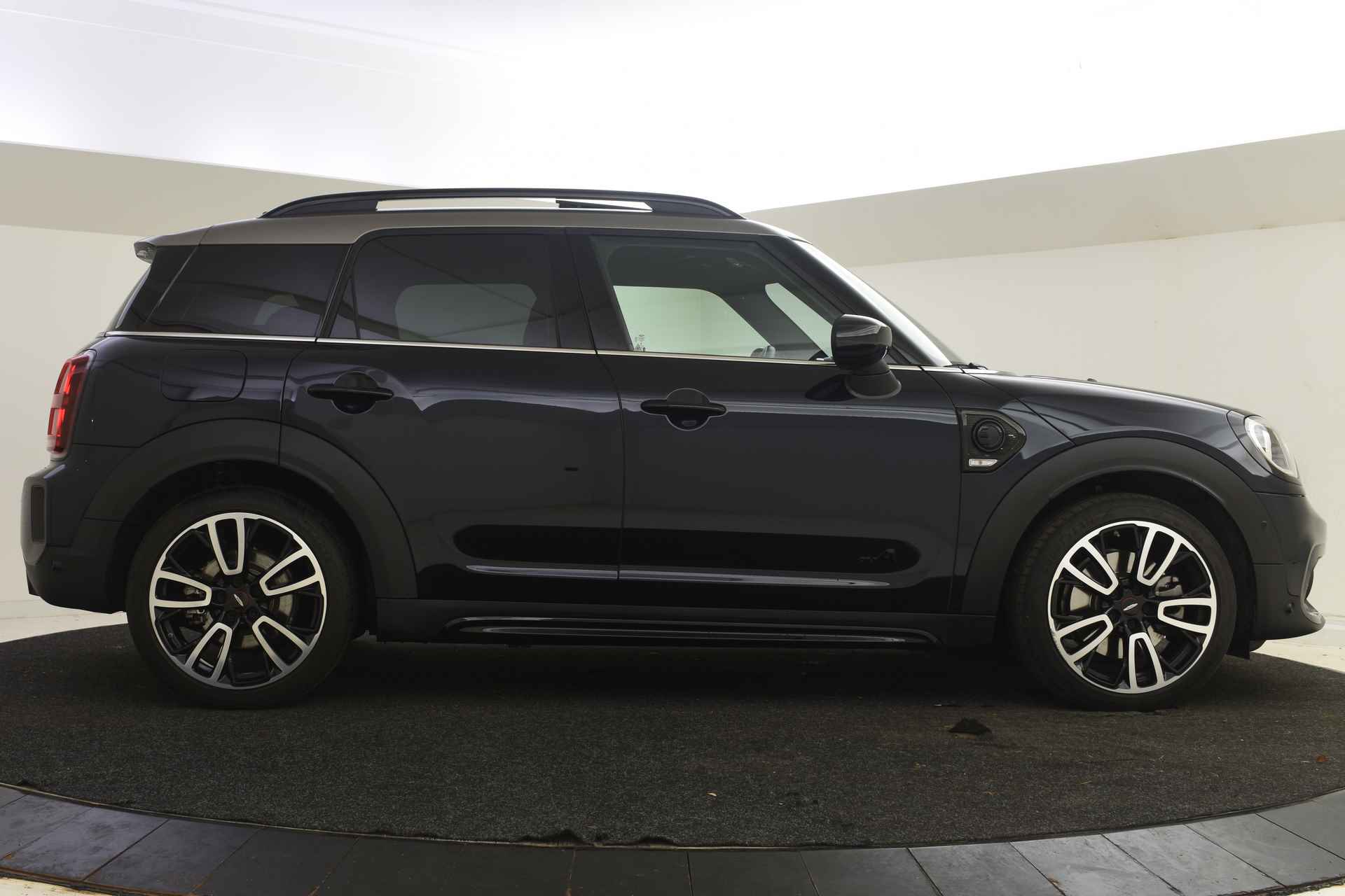 MINI Countryman Cooper SE ALL4 JCW Automaat / Premium Plus Pakket / Panoramadak / Achteruitrijcamera / Comfort Access / Active Cruise Control / LED / Head-Up - 12/48