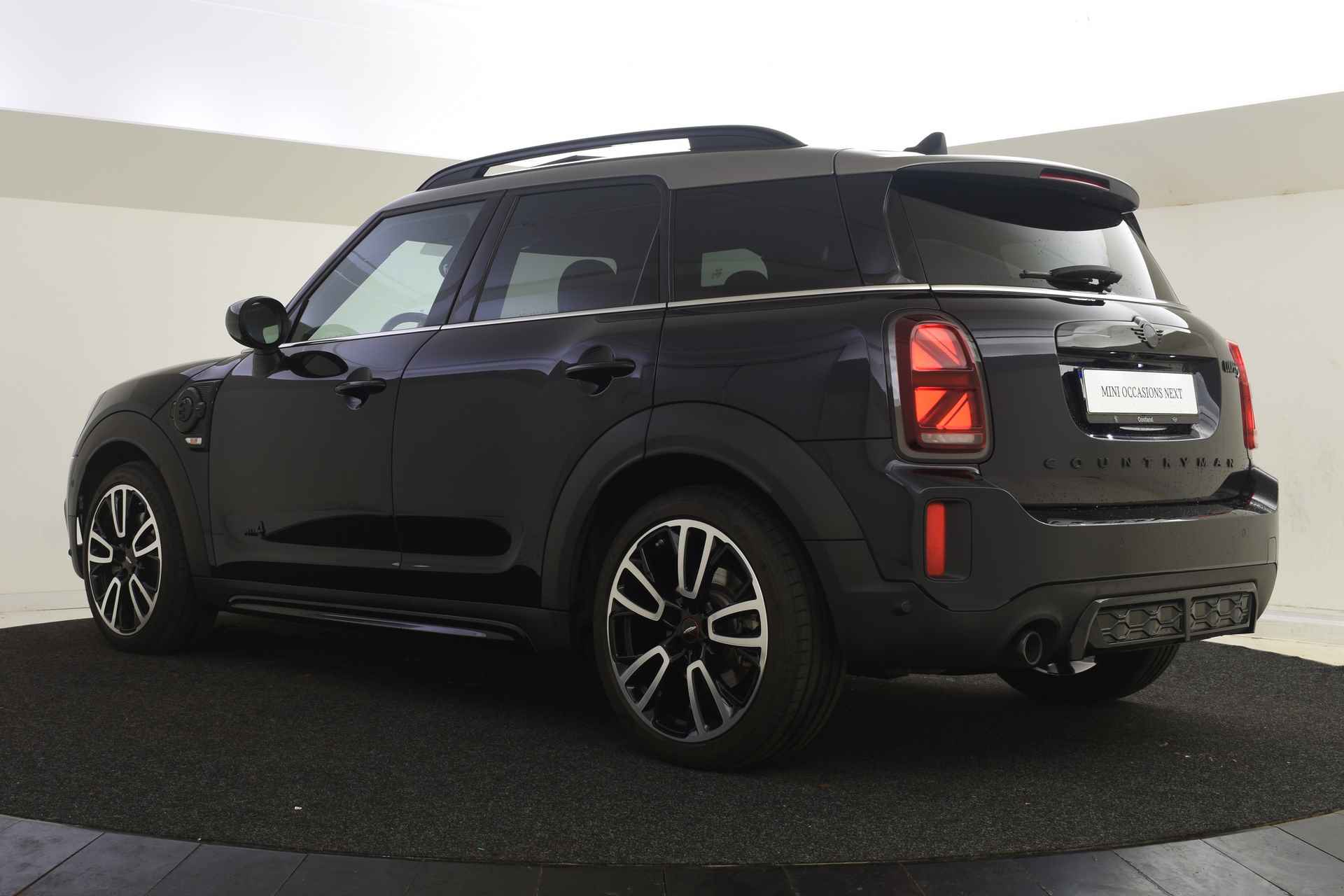 MINI Countryman Cooper SE ALL4 JCW Automaat / Premium Plus Pakket / Panoramadak / Achteruitrijcamera / Comfort Access / Active Cruise Control / LED / Head-Up - 13/48