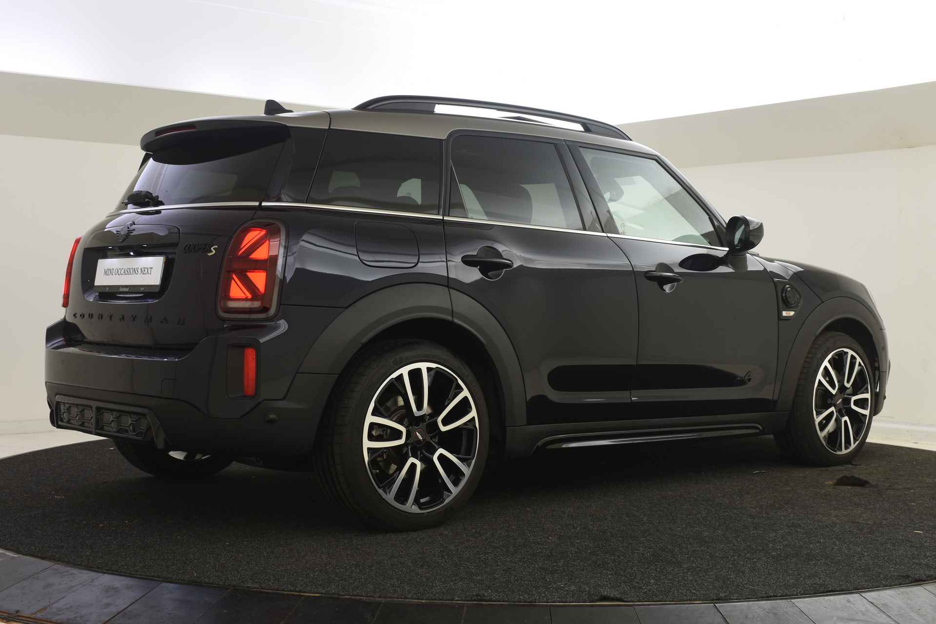 MINI Countryman Cooper SE ALL4 JCW Automaat / Premium Plus Pakket / Panoramadak / Achteruitrijcamera / Comfort Access / Active Cruise Control / LED / Head-Up - 14/48