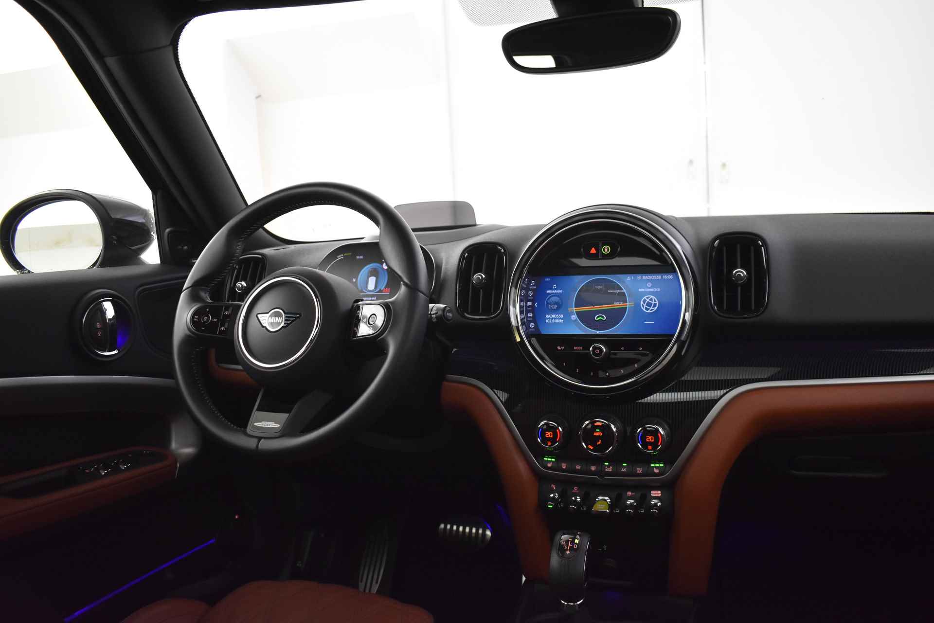 MINI Countryman Cooper SE ALL4 JCW Automaat / Premium Plus Pakket / Panoramadak / Achteruitrijcamera / Comfort Access / Active Cruise Control / LED / Head-Up - 16/48