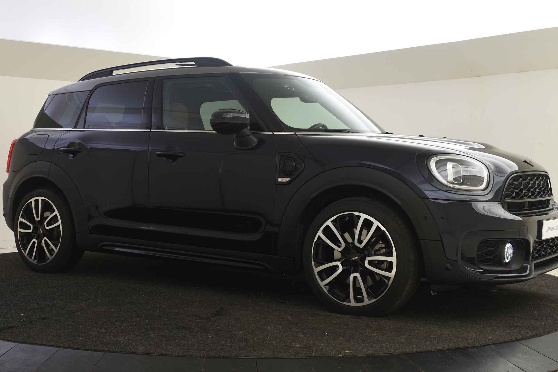 MINI Countryman Cooper SE ALL4 JCW Automaat / Premium Plus Pakket / Panoramadak / Achteruitrijcamera / Comfort Access / Active Cruise Control / LED / Head-Up - 23/48