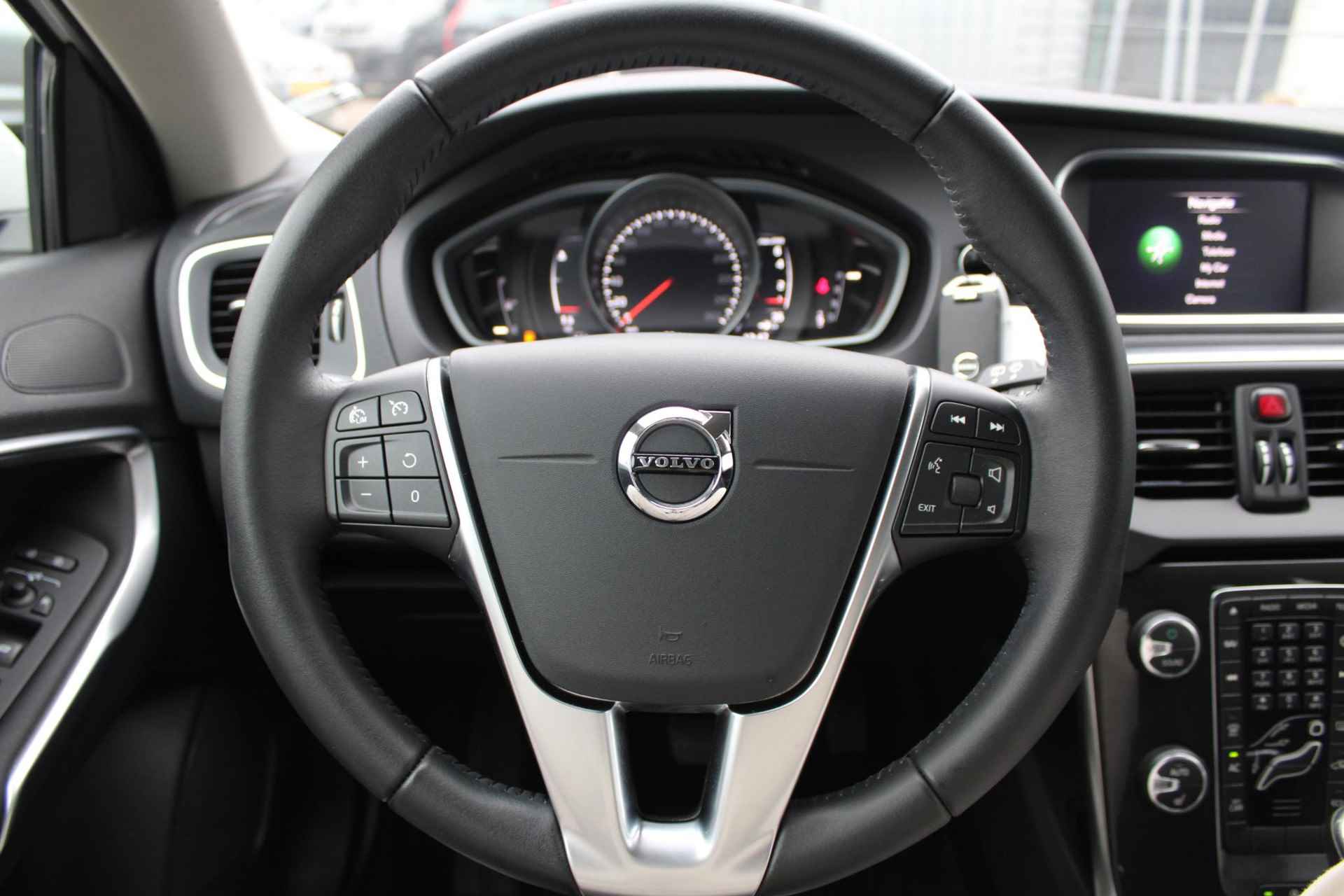 Volvo V40 1.5 T2 Polar+ Navigatie, Verwarmde voorstoelen, Bluetooth, Cruise Control, Climate Control, Regensensor, LED verlichting, 16" Lichtmetalen velgen, - 8/31