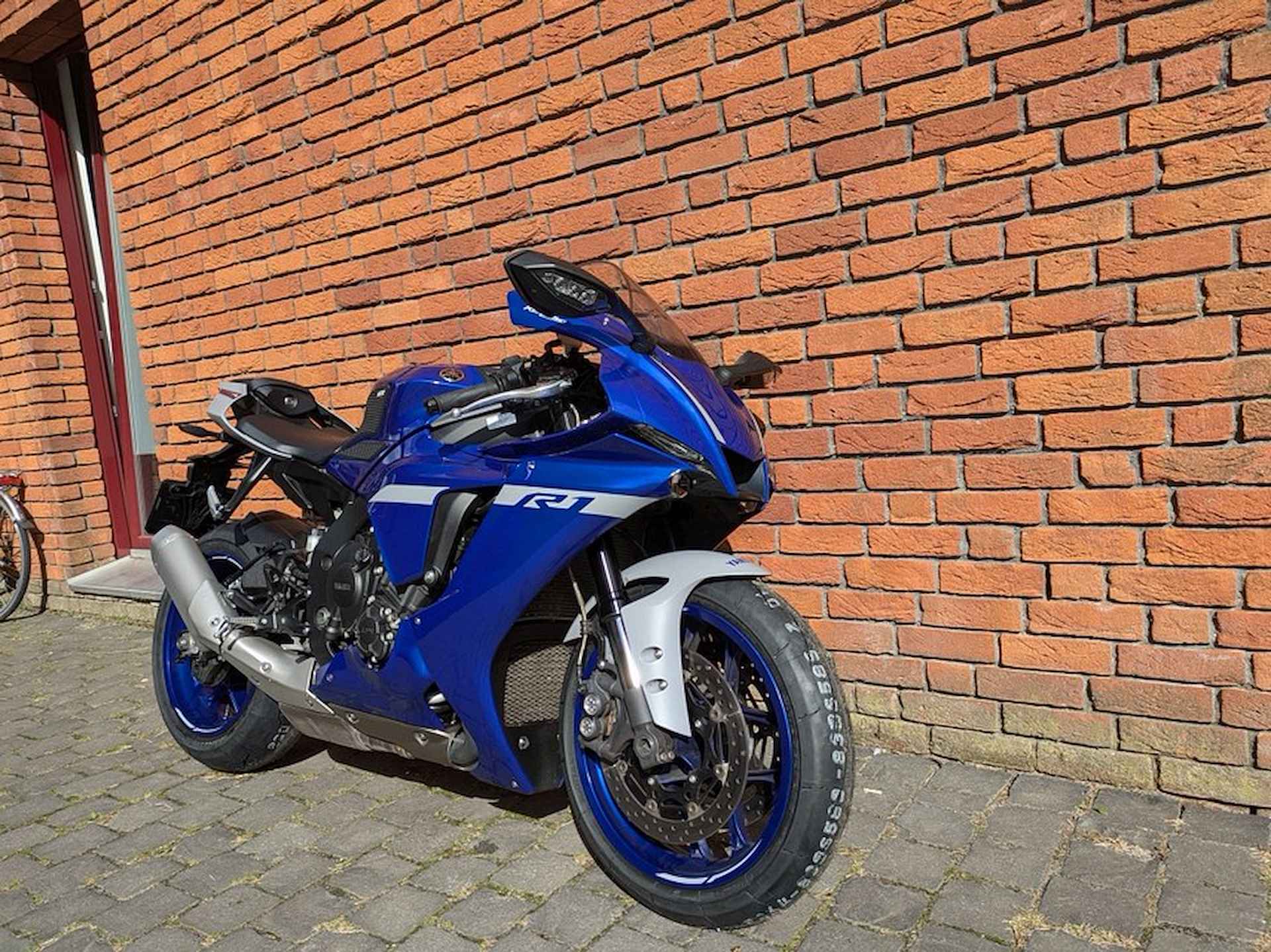 Yamaha YZF-R1 - 2/10