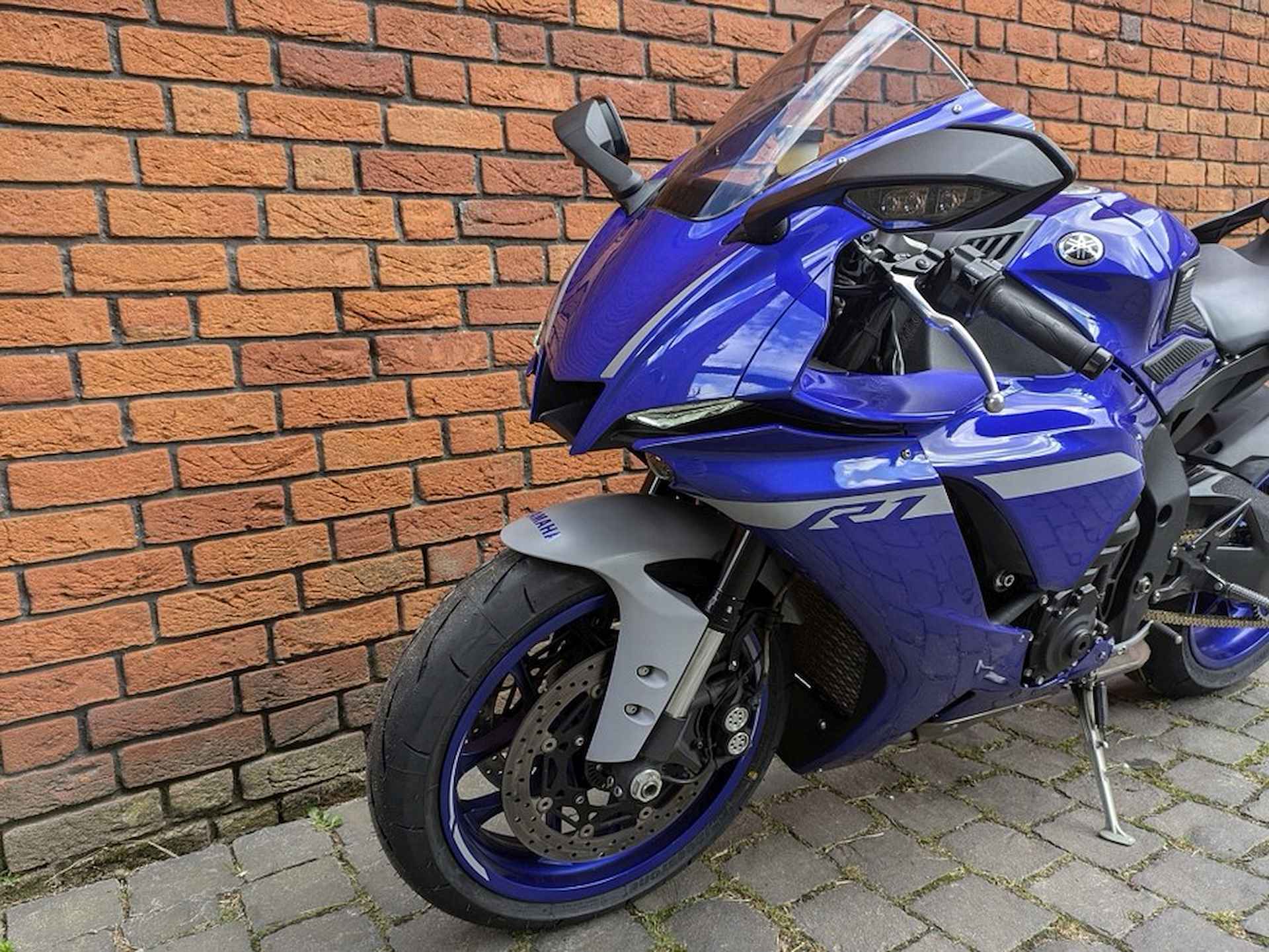 Yamaha YZF-R1 - 6/10