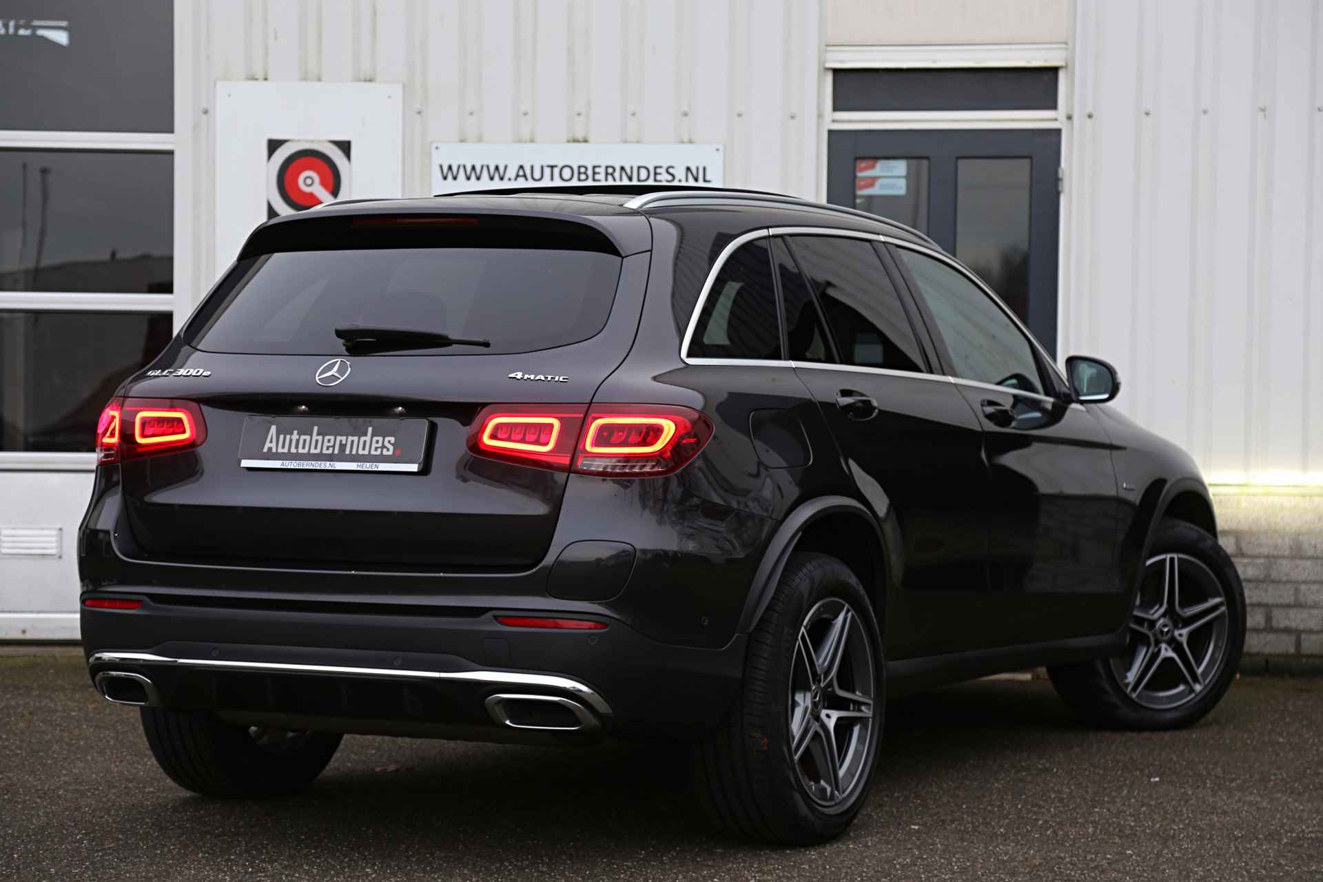 Mercedes-Benz GLC 300e 4MATIC AMG PHEV Plug in hybride*Perfect MB Onderh.*Pano/Sfeer/ACC/Diamond Grille/Camera/Dodehoek/Rijstrook/LED/DAB/Apple Ca - 2/12