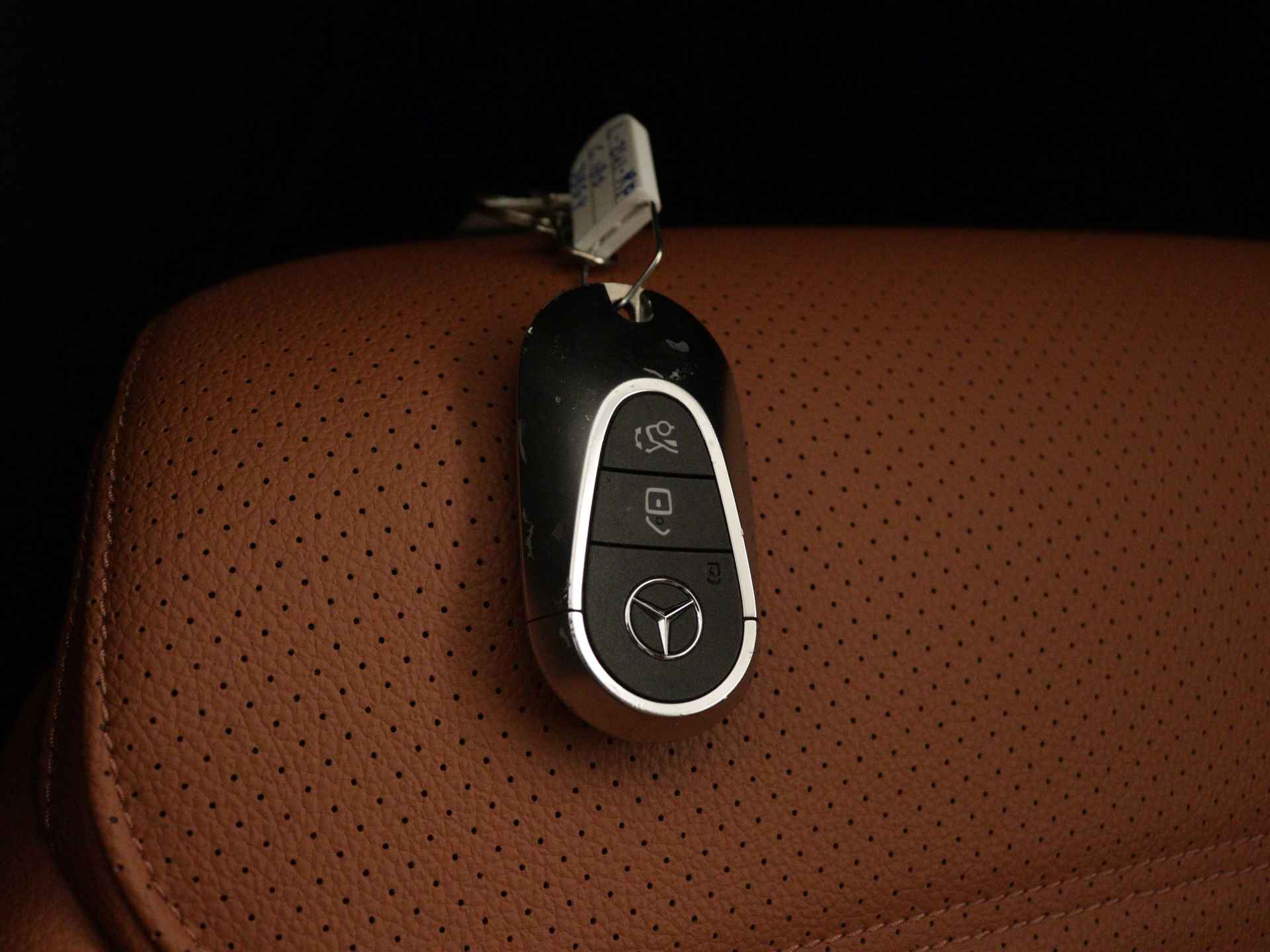 Mercedes-Benz C-Klasse 180 Luxury Line | Panoramadak | Stoelverwarming | Parkeersensoren + Camera | Elektrische achterklep | Inclusief 24 maanden Certified garantie | - 15/44