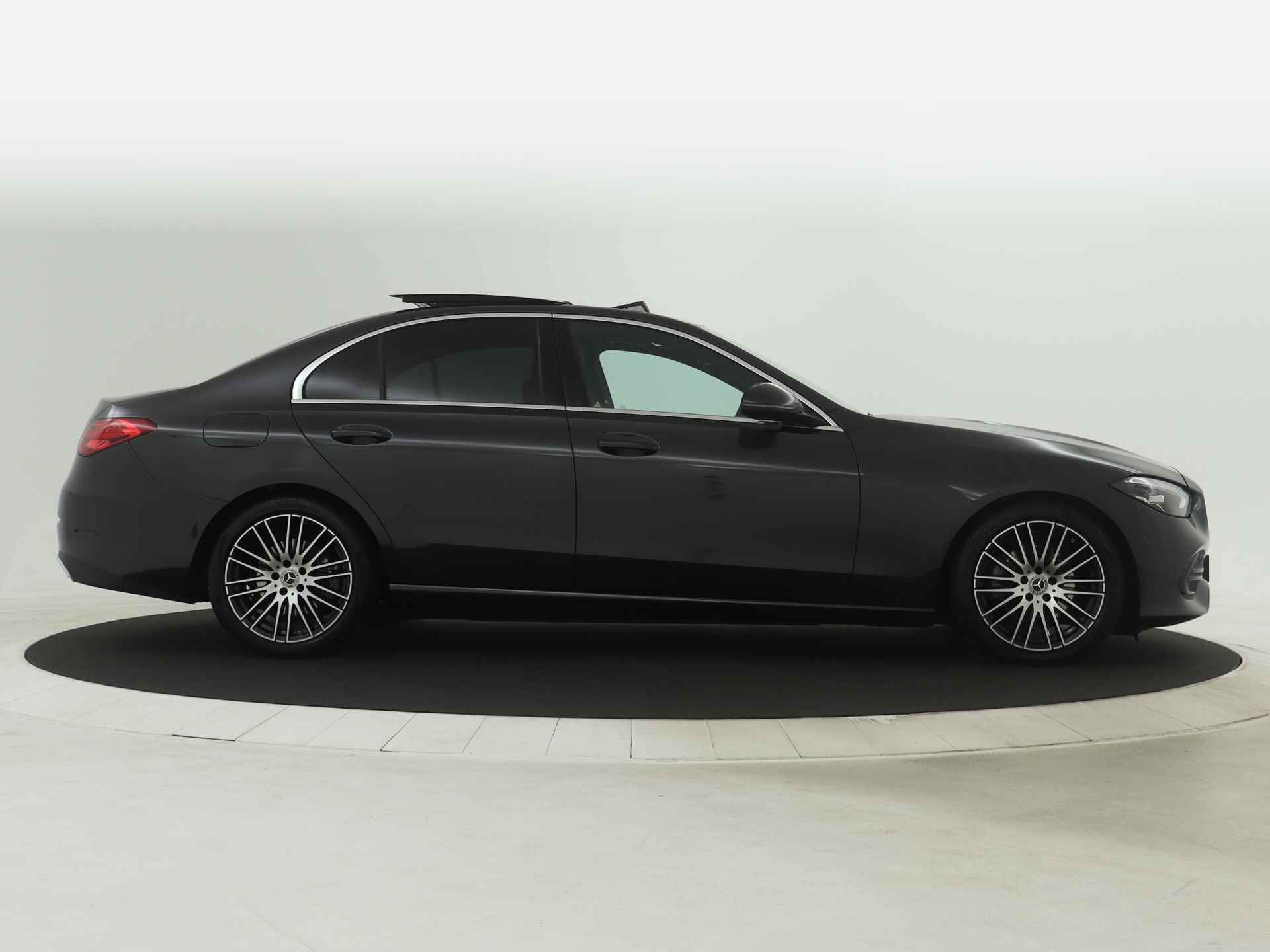 Mercedes-Benz C-Klasse 180 Luxury Line | Panoramadak | Stoelverwarming | Parkeersensoren + Camera | Elektrische achterklep | Inclusief 24 maanden Certified garantie | - 17/44