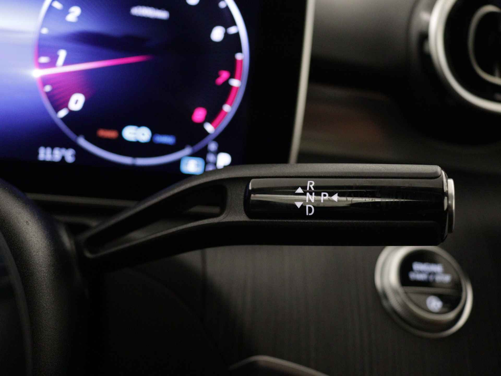 Mercedes-Benz C-Klasse 180 Luxury Line | Panoramadak | Stoelverwarming | Parkeersensoren + Camera | Elektrische achterklep | Inclusief 24 maanden Certified garantie | - 27/44
