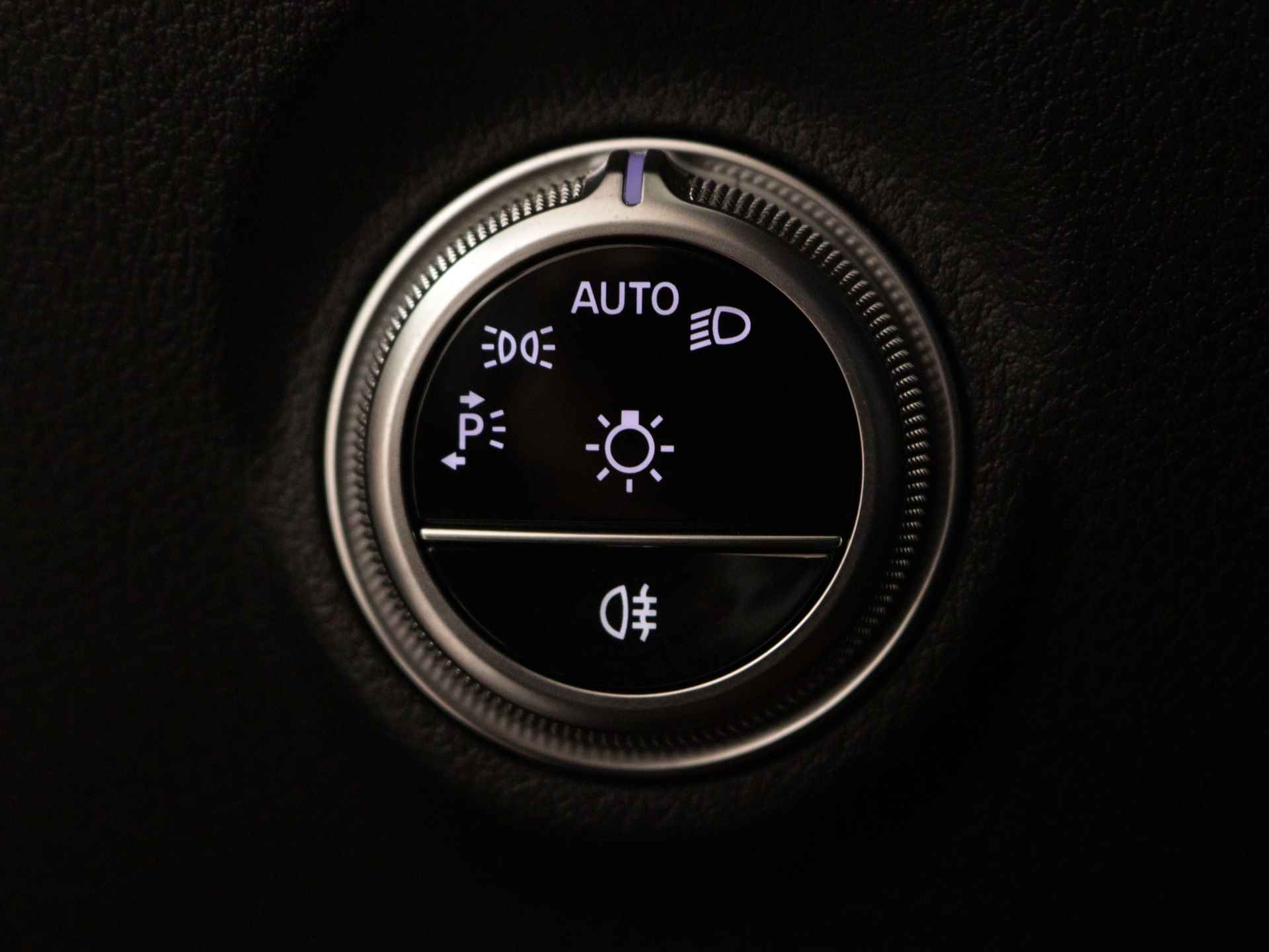 Mercedes-Benz C-Klasse 180 Luxury Line | Panoramadak | Stoelverwarming | Parkeersensoren + Camera | Elektrische achterklep | Inclusief 24 maanden Certified garantie | - 36/44