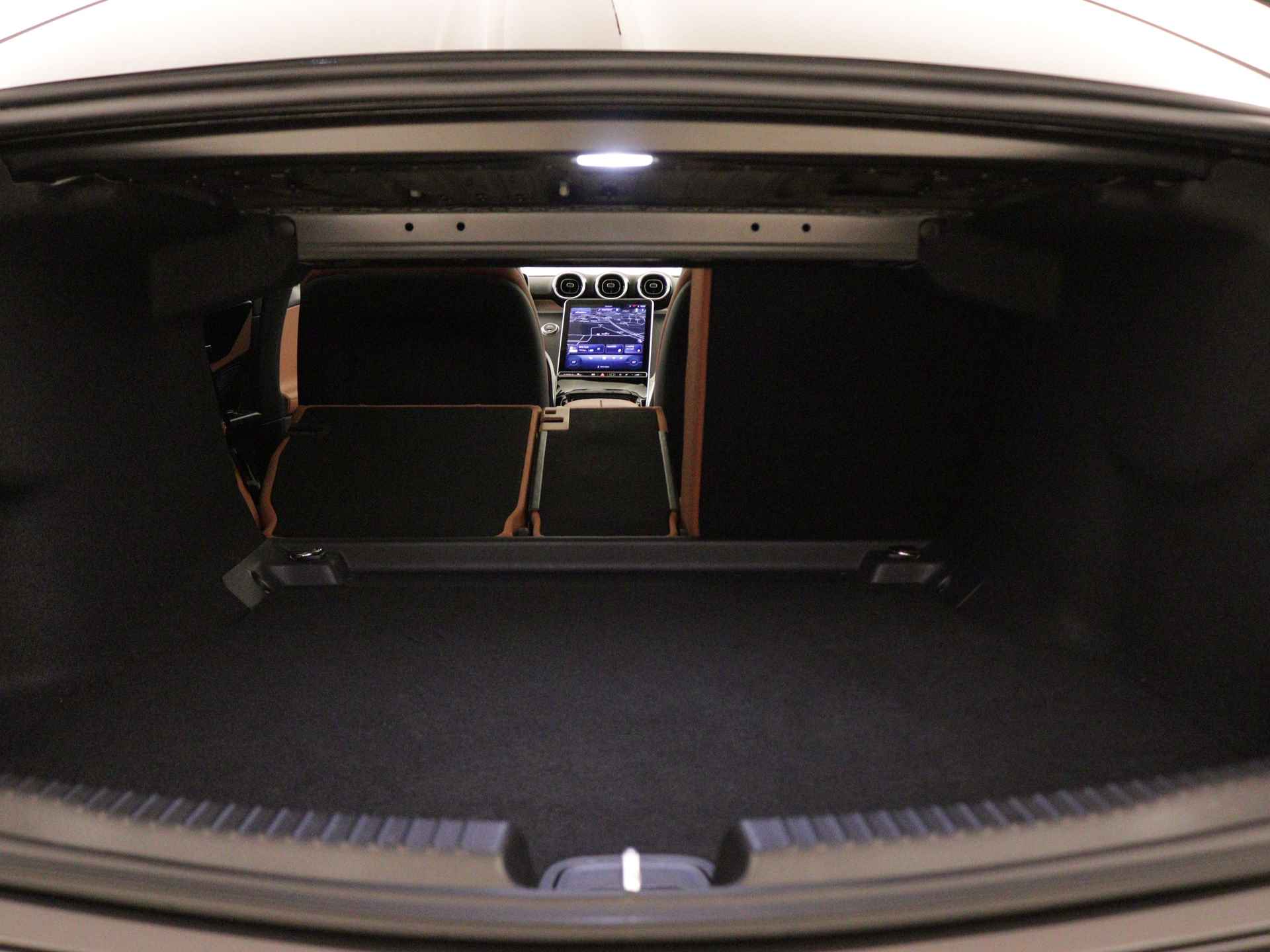 Mercedes-Benz C-Klasse 180 Luxury Line | Panoramadak | Stoelverwarming | Parkeersensoren + Camera | Elektrische achterklep | Inclusief 24 maanden Certified garantie | - 38/44