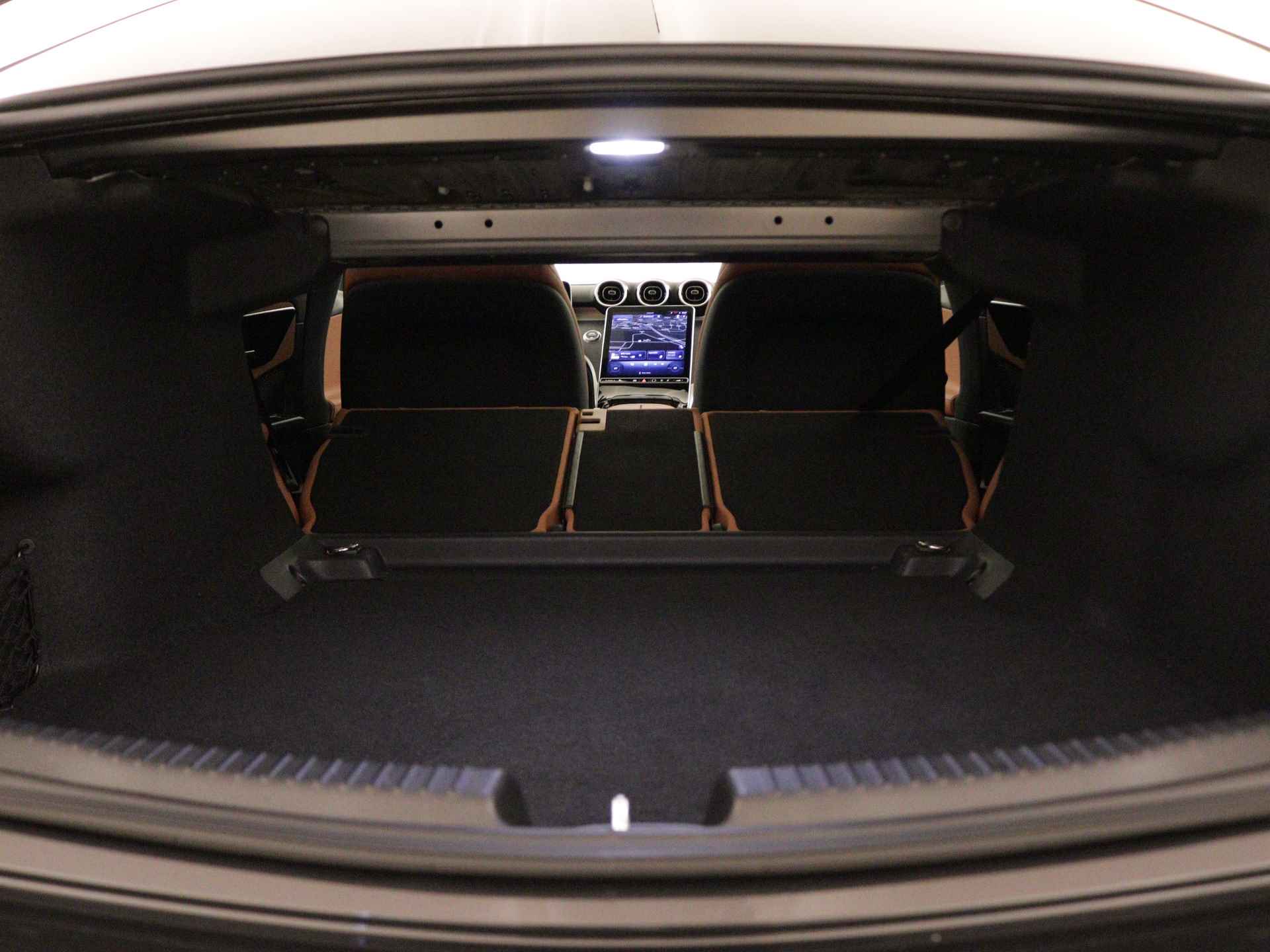 Mercedes-Benz C-Klasse 180 Luxury Line | Panoramadak | Stoelverwarming | Parkeersensoren + Camera | Elektrische achterklep | Inclusief 24 maanden Certified garantie | - 39/44