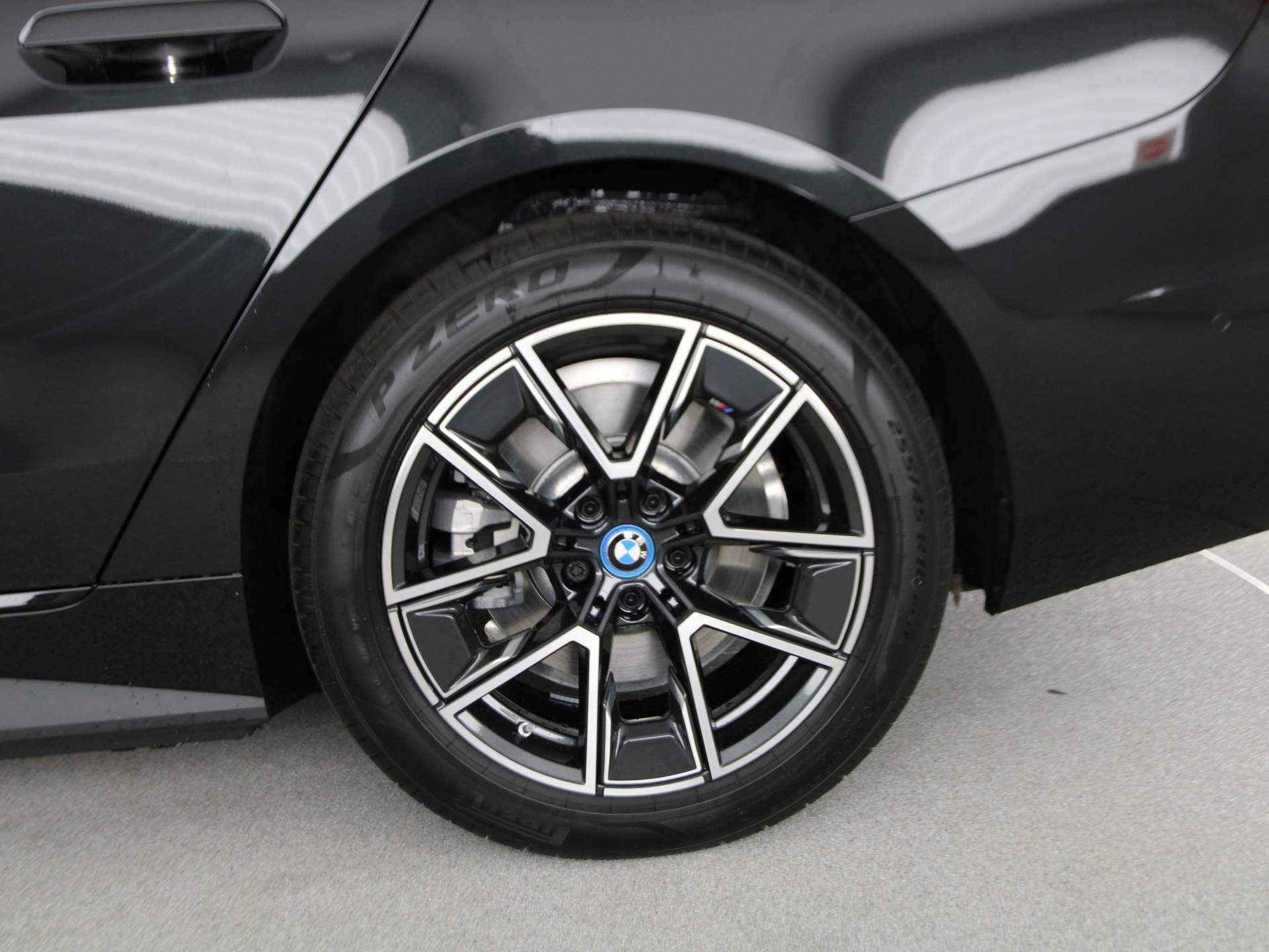 BMW i4 eDrive40 M-Sport - 21/22