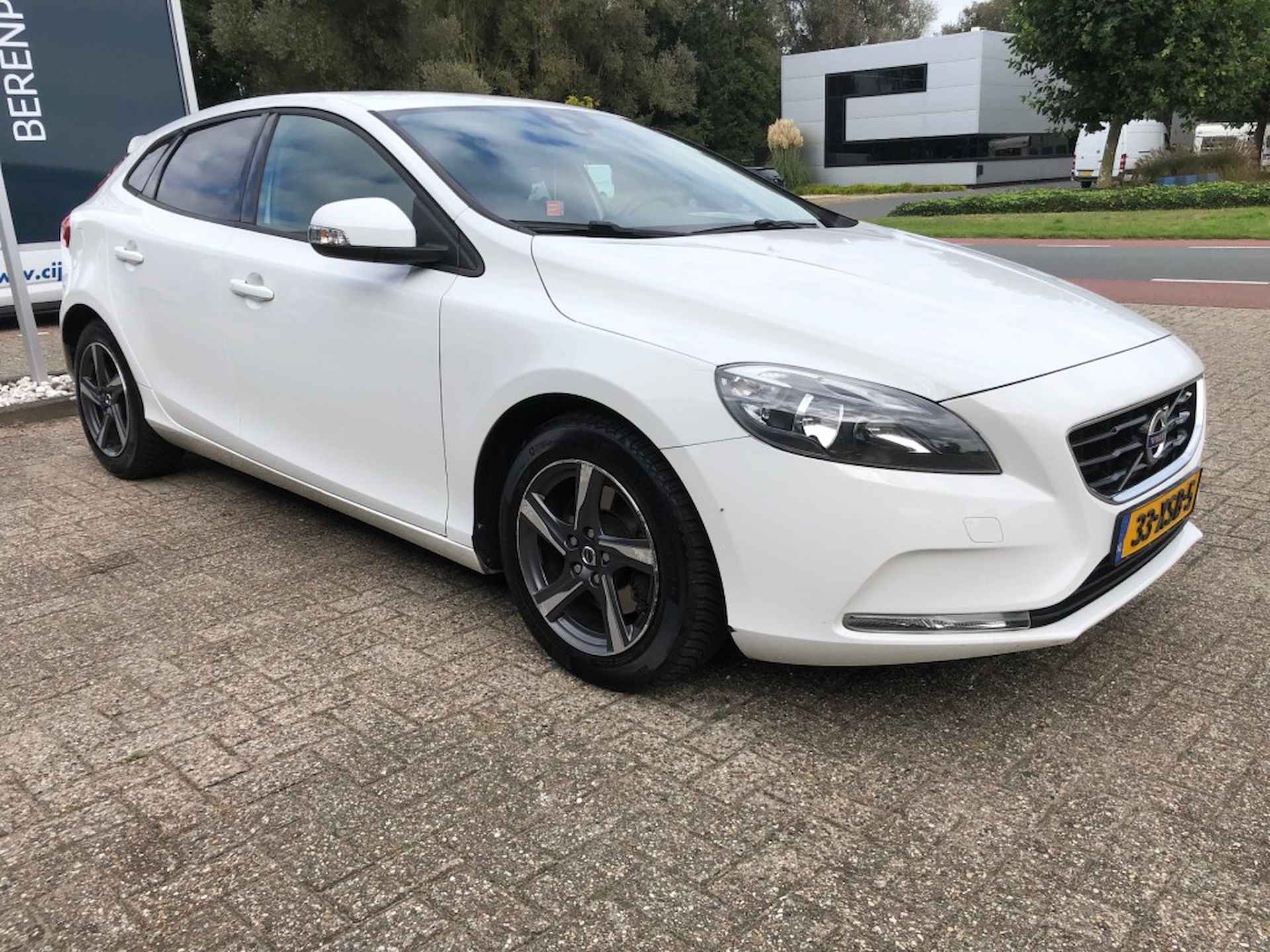 VOLVO V40 1.6 T3 Kinetic - 3/36