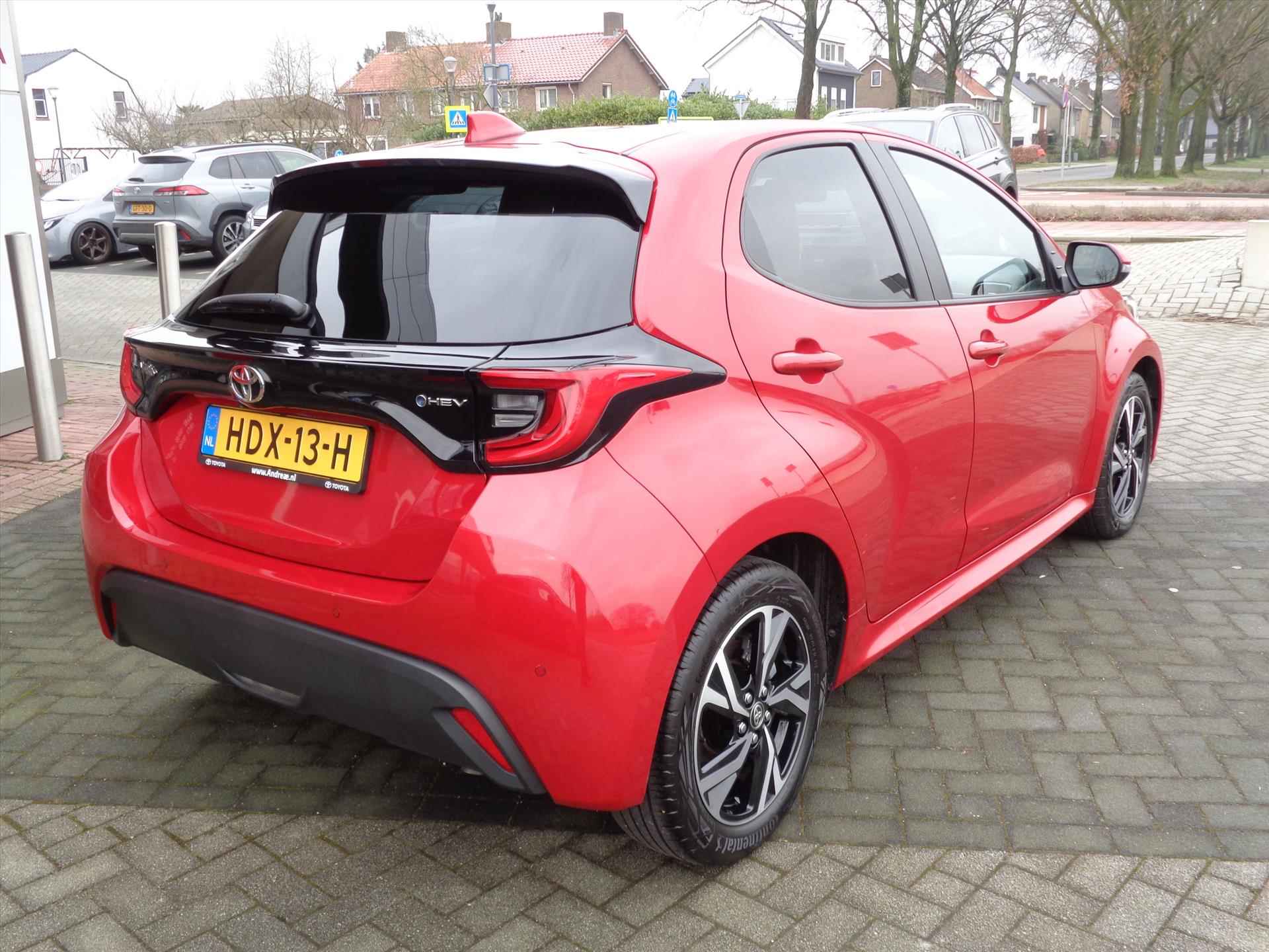 TOYOTA Yaris Hybrid 115 CVT First Edition | Parkeersensoren | Stuurverwarming | Stoelverwarming | Camera - 7/28