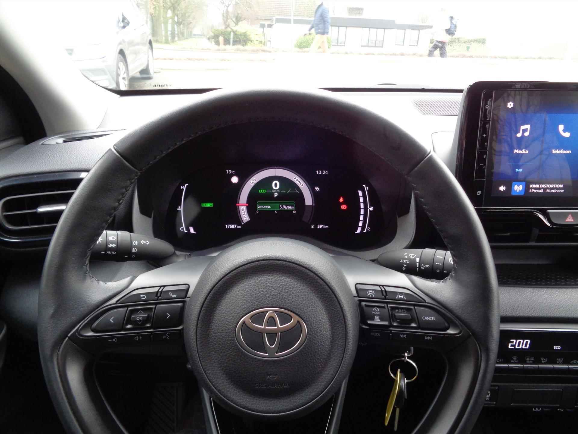 TOYOTA Yaris Hybrid 115 CVT First Edition | Parkeersensoren | Stuurverwarming | Stoelverwarming | Camera - 12/28