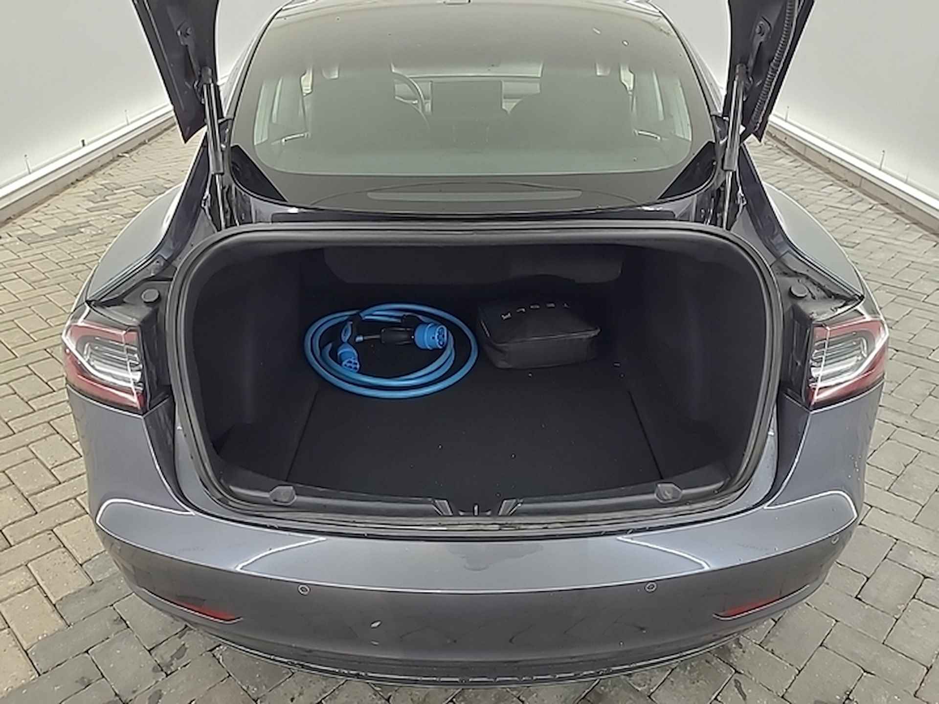 Tesla Model 3 Long Range AWD 75 kWh (461 PK) 1e-Eig, Tesla-Dealer-Onderh, 12-Mnd-BOVAG, NL-Auto, Panoramadak, Leer, Autopilot, Keyless-Entry/Start, Achteruitrijcamera, Parkeersensoren, Bluetooth, Premium-Audio, Stoelverwarming-V+A, DAB, Licht-Zicht-Pakket, Lm-Velgen-18Inch, Privacy-Glas - 8/20